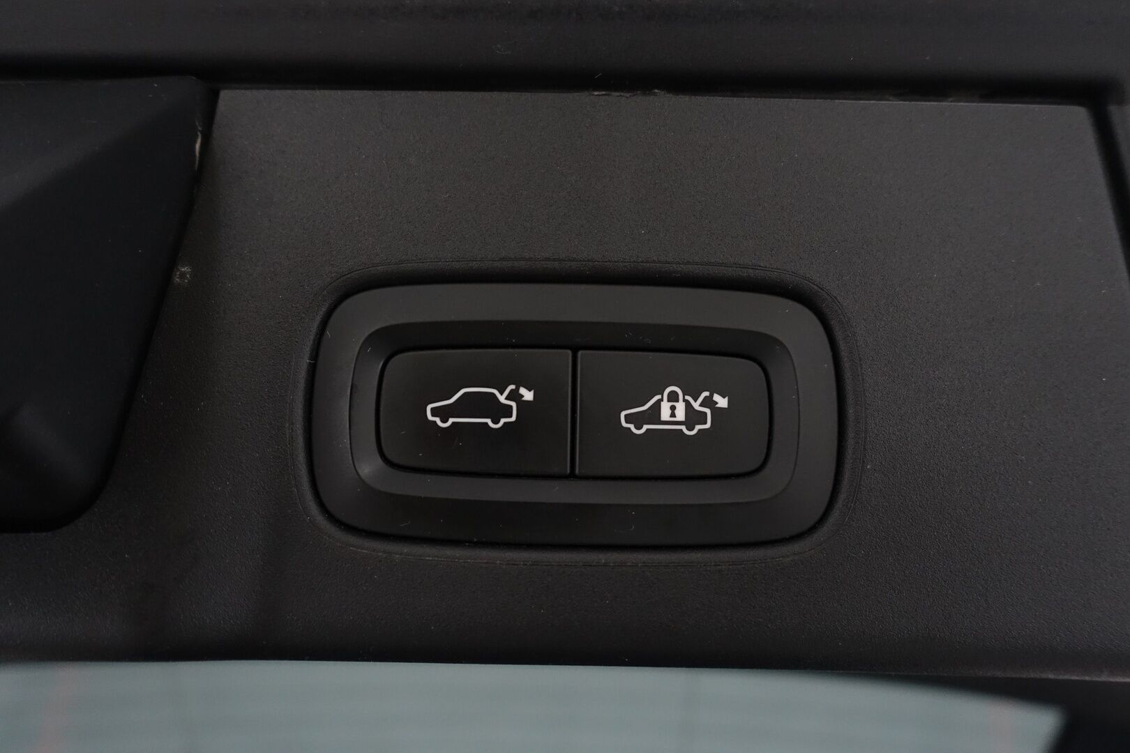 Volvo V90 2019 D4 AWD Momentum aut - | ACC | Webasto | Digimittaristo | Nahkasisusta | Vetokoukku | Pilot Assist | Keyless | Tutkat | LED | Ratinlämmitin | Comfort Istuimet | VOC | 2X Renkaat & Vanteet |