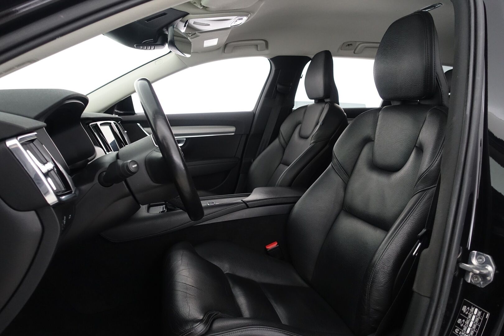 Volvo V90 2019 D4 AWD Momentum aut - | ACC | Webasto | Digimittaristo | Nahkasisusta | Vetokoukku | Pilot Assist | Keyless | Tutkat | LED | Ratinlämmitin | Comfort Istuimet | VOC | 2X Renkaat & Vanteet |