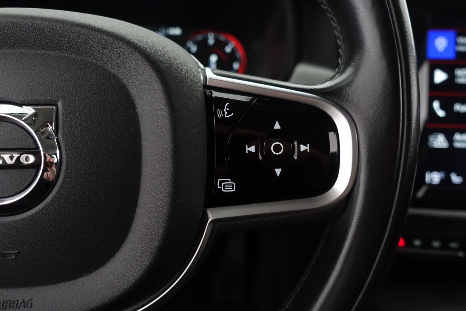 Volvo V90 2019 D4 AWD Momentum aut - | ACC | Webasto | Digimittaristo | Nahkasisusta | Vetokoukku | Pilot Assist | Keyless | Tutkat | LED | Ratinlämmitin | Comfort Istuimet | VOC | 2X Renkaat & Vanteet |