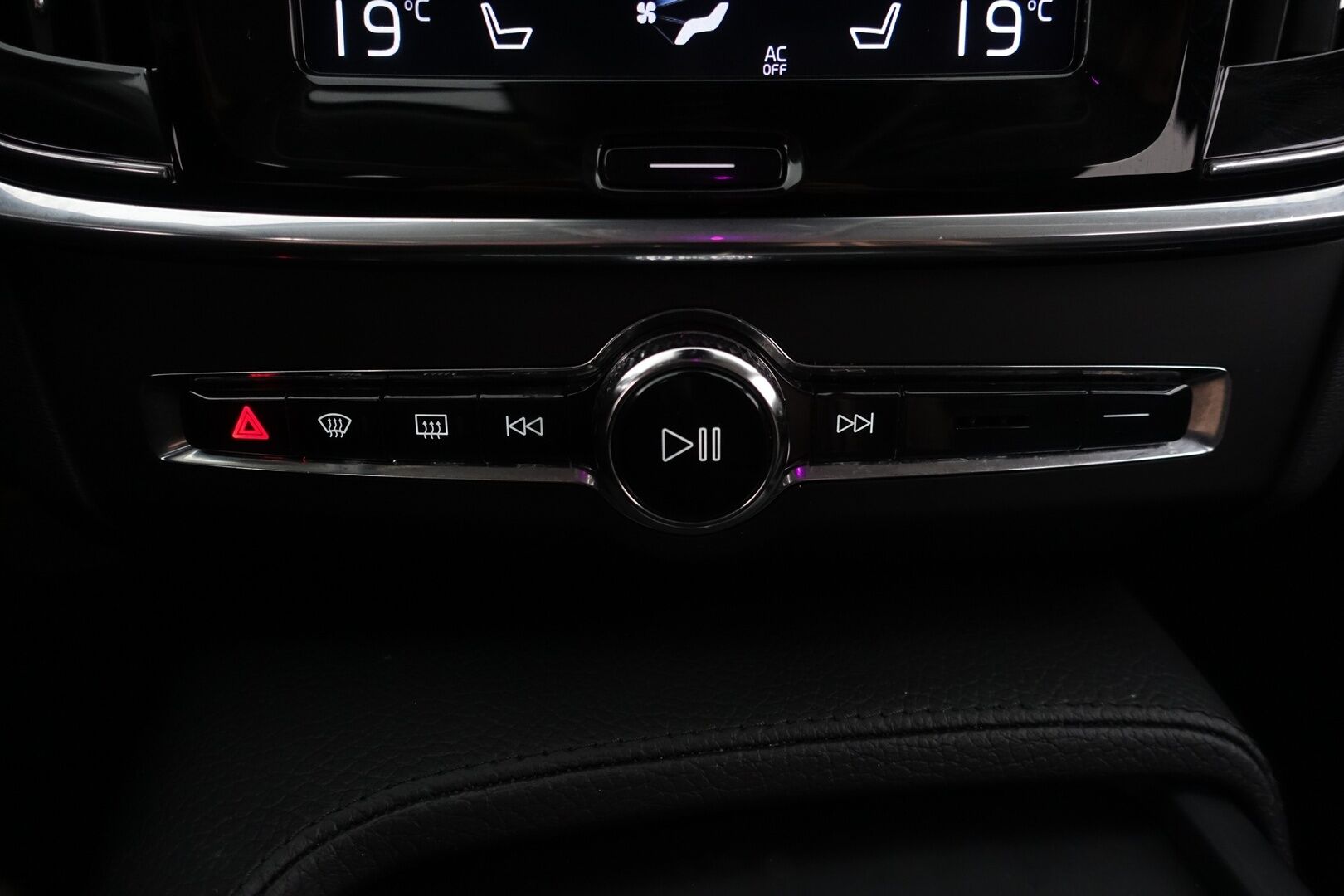 Volvo V90 2019 D4 AWD Momentum aut - | ACC | Webasto | Digimittaristo | Nahkasisusta | Vetokoukku | Pilot Assist | Keyless | Tutkat | LED | Ratinlämmitin | Comfort Istuimet | VOC | 2X Renkaat & Vanteet |