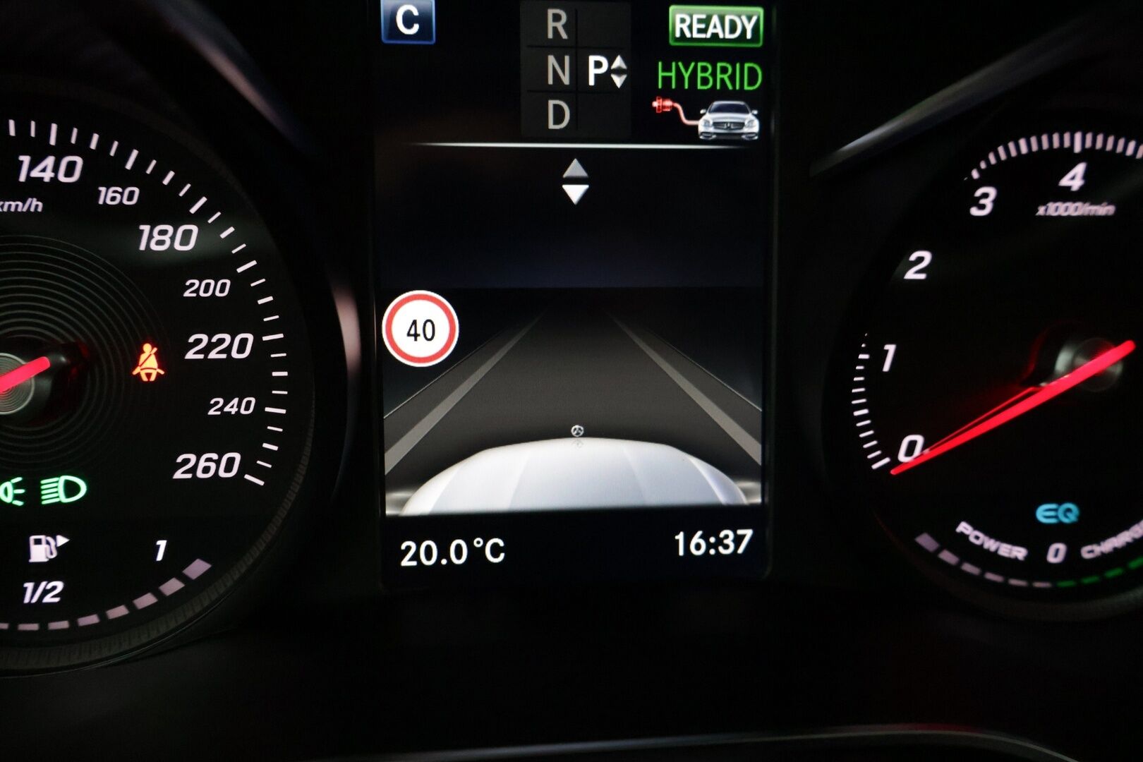 Mercedes-Benz GLC 2018 350 e 4MATIC **Burmeister / Alletaittuva koukku / Muistipenkit / Panorama / Navi** - **Huollettu ja hyvin pidetty / Kahdet hyvät renkaat aluvanteilla**