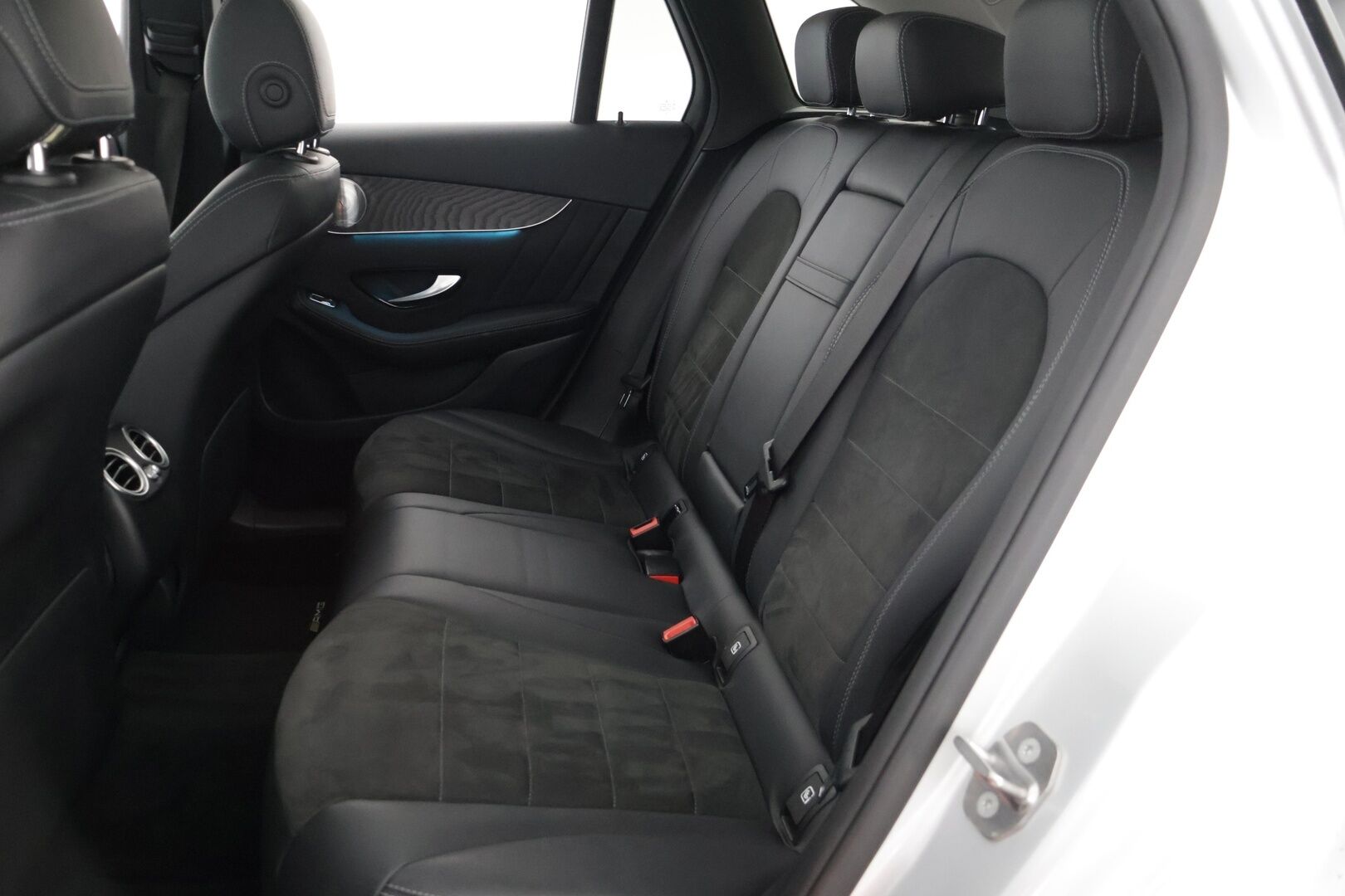 Mercedes-Benz GLC 2018 350 e 4MATIC **Burmeister / Alletaittuva koukku / Muistipenkit / Panorama / Navi** - **Huollettu ja hyvin pidetty / Kahdet hyvät renkaat aluvanteilla**