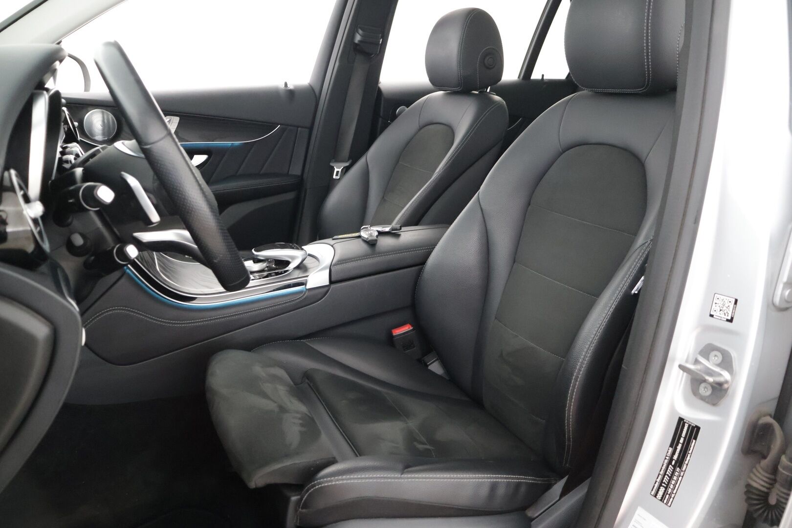 Mercedes-Benz GLC 2018 350 e 4MATIC **Burmeister / Alletaittuva koukku / Muistipenkit / Panorama / Navi** - **Huollettu ja hyvin pidetty / Kahdet hyvät renkaat aluvanteilla**