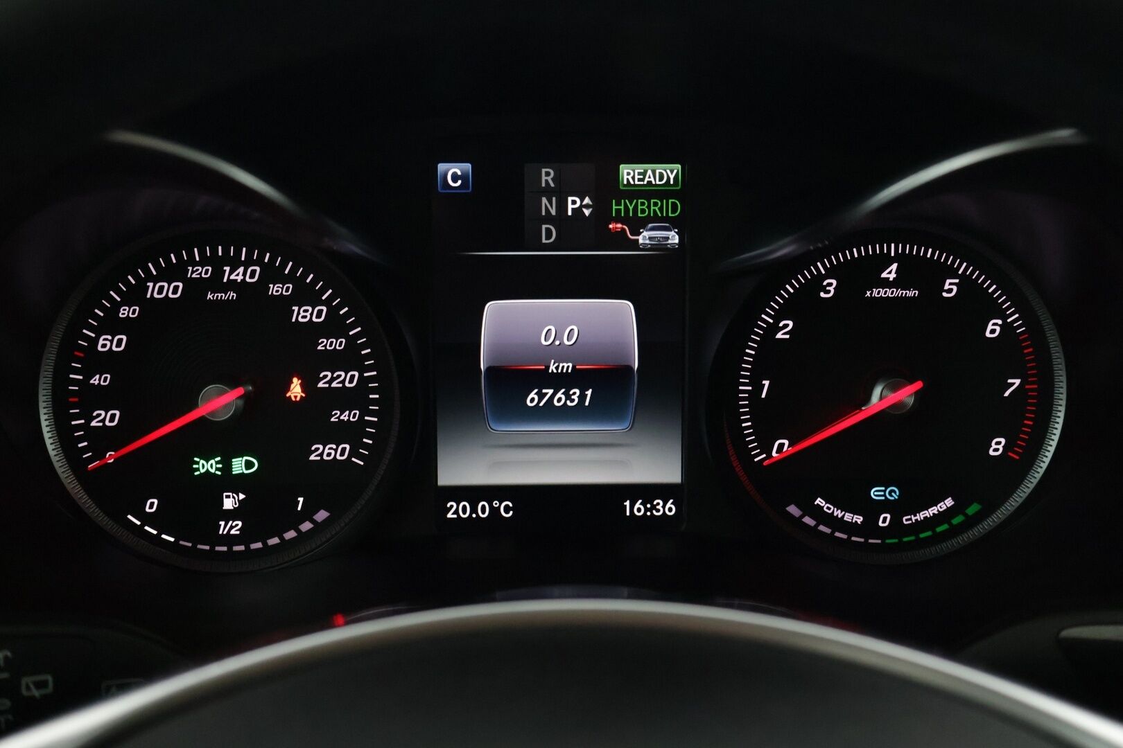 Mercedes-Benz GLC 2018 350 e 4MATIC **Burmeister / Alletaittuva koukku / Muistipenkit / Panorama / Navi** - **Huollettu ja hyvin pidetty / Kahdet hyvät renkaat aluvanteilla**