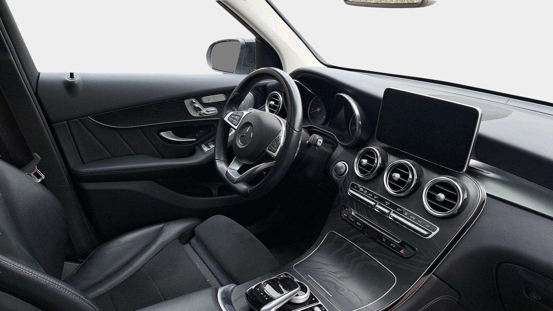 Mercedes-Benz GLC 2018 350 e 4MATIC **Burmeister / Alletaittuva koukku / Muistipenkit / Panorama / Navi** - **Huollettu ja hyvin pidetty / Kahdet hyvät renkaat aluvanteilla**