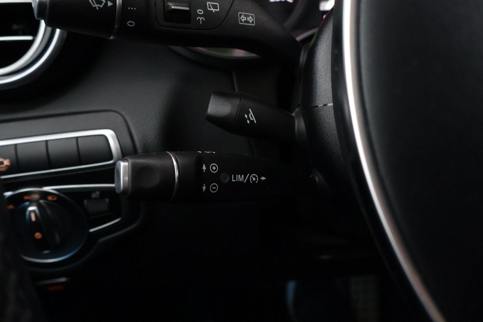 Mercedes-Benz GLC 2018 350 e 4MATIC **Burmeister / Alletaittuva koukku / Muistipenkit / Panorama / Navi** - **Huollettu ja hyvin pidetty / Kahdet hyvät renkaat aluvanteilla**