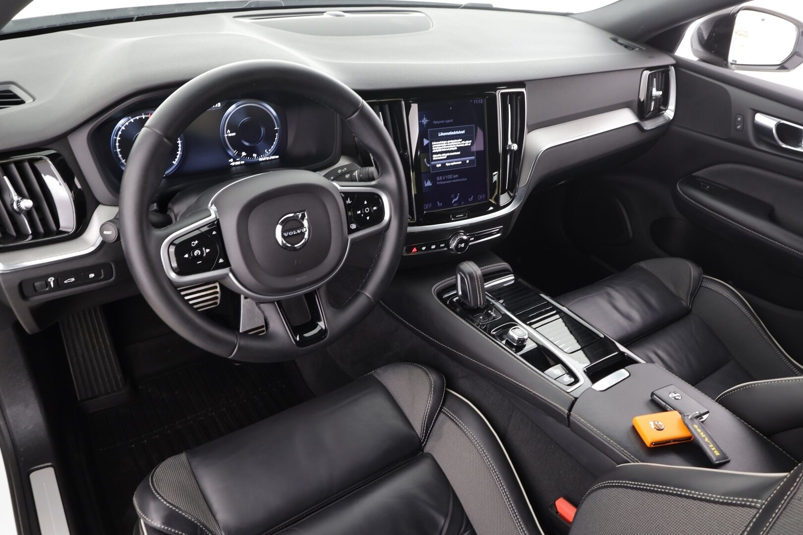 Volvo S60 2022 T8 AWD Long Range High Performance R-Design Edition aut * ACC / P.kamera / Full LED / Navi / Koukku / Muistipenkki * - 1.Om Suomi-auto / Kahdet renkaat aluvanteilla / Merkkihuollettu - HULLUT JOULUT KORKOTARJOUS 2,49% 