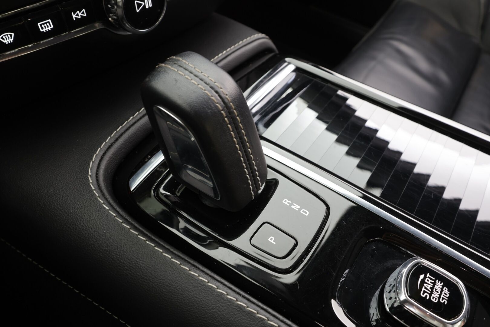 Volvo S60 2022 T8 AWD Long Range High Performance R-Design Edition aut * ACC / P.kamera / Full LED / Navi / Koukku / Muistipenkki * - 1.Om Suomi-auto / Akku kuntotarkastettu / Kahdet renkaat aluvanteilla / Merkkihuollettu - HULLUT AVAJAISHULINAT KORKOTARJOUS 3,29 %