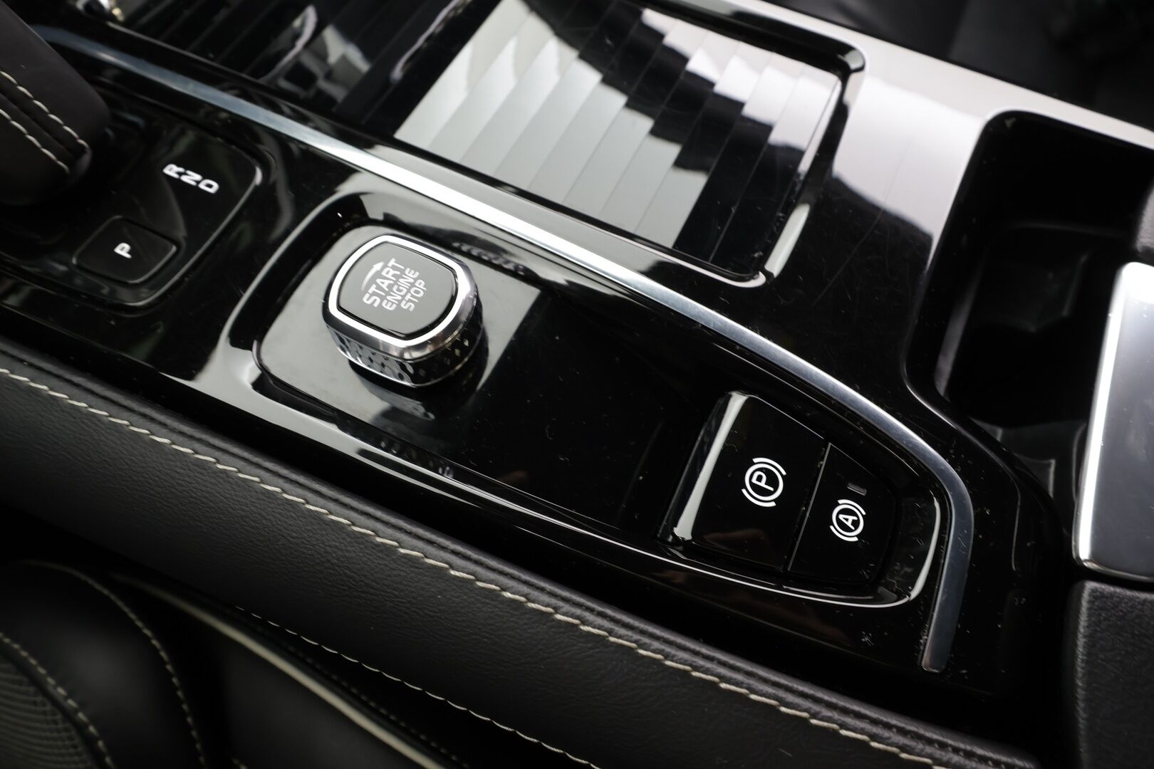 Volvo S60 2022 T8 AWD Long Range High Performance R-Design Edition aut * ACC / P.kamera / Full LED / Navi / Koukku / Muistipenkki * - 1.Om Suomi-auto / Kahdet renkaat aluvanteilla / Merkkihuollettu - HULLUT JOULUT KORKOTARJOUS 2,49% 