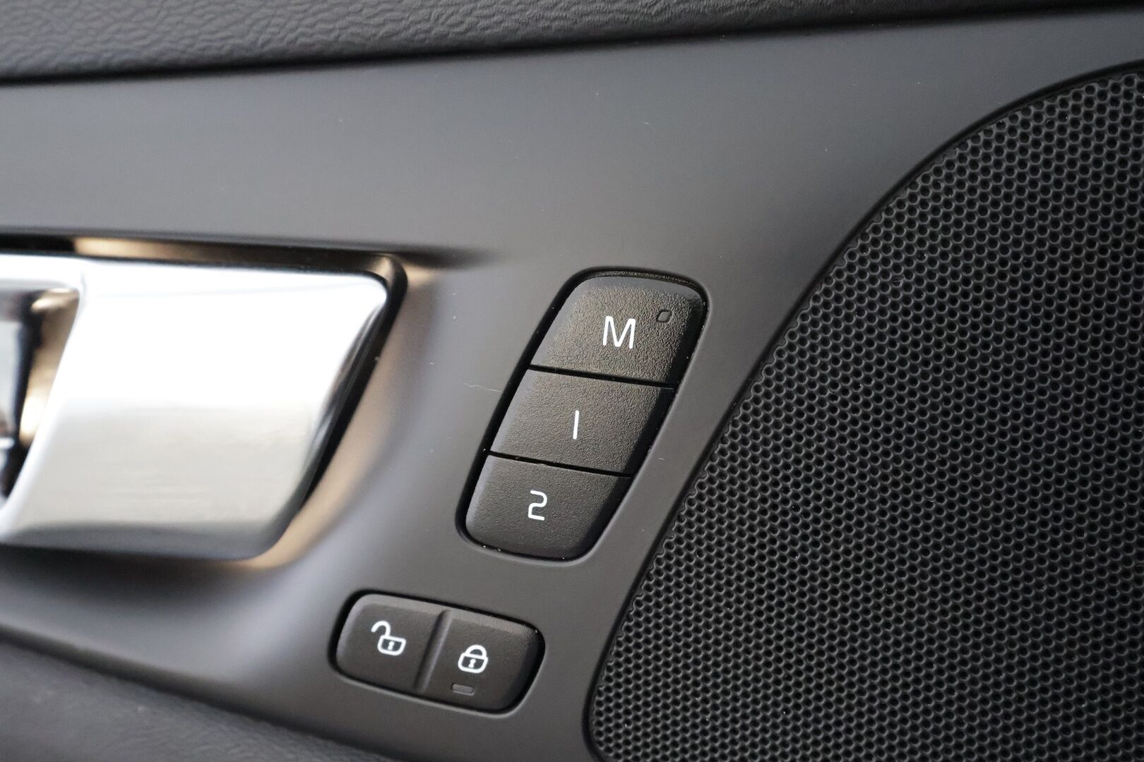 Volvo S60 2022 T8 AWD Long Range High Performance R-Design Edition aut * ACC / P.kamera / Full LED / Navi / Koukku / Muistipenkki * - 1.Om Suomi-auto / Akku kuntotarkastettu / Kahdet renkaat aluvanteilla / Merkkihuollettu - HULLUT AVAJAISHULINAT KORKOTARJOUS 3,29 %