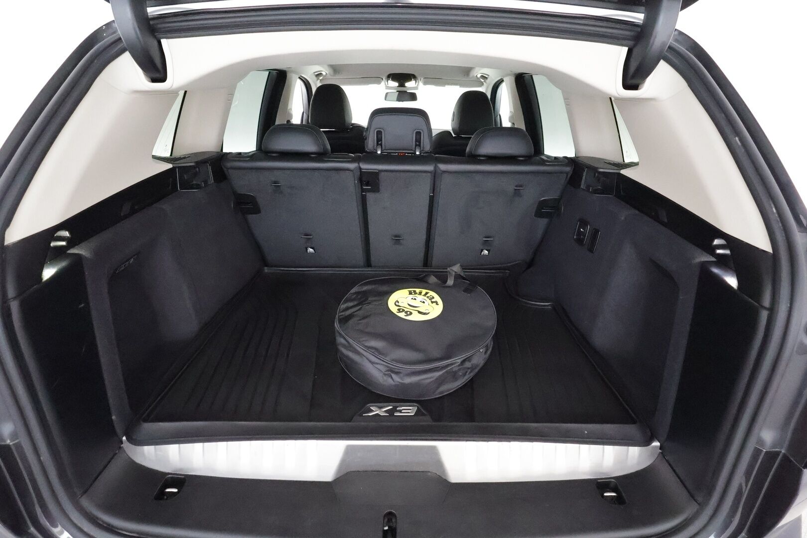 BMW X3 2022 G01 xDrive 30e A Charged Edition **1.Om Suomi-auto / 360° Kamera / Sporttipenkki Muistilla / HiFi / LED-valot / Navi** - 3,99 % KORKOTARJOUS TÄHÄN AUTOON - Akku kuntotarkastettu / Kaistavahti / Digimittaristo / KeylessGO / 2x Renkaat