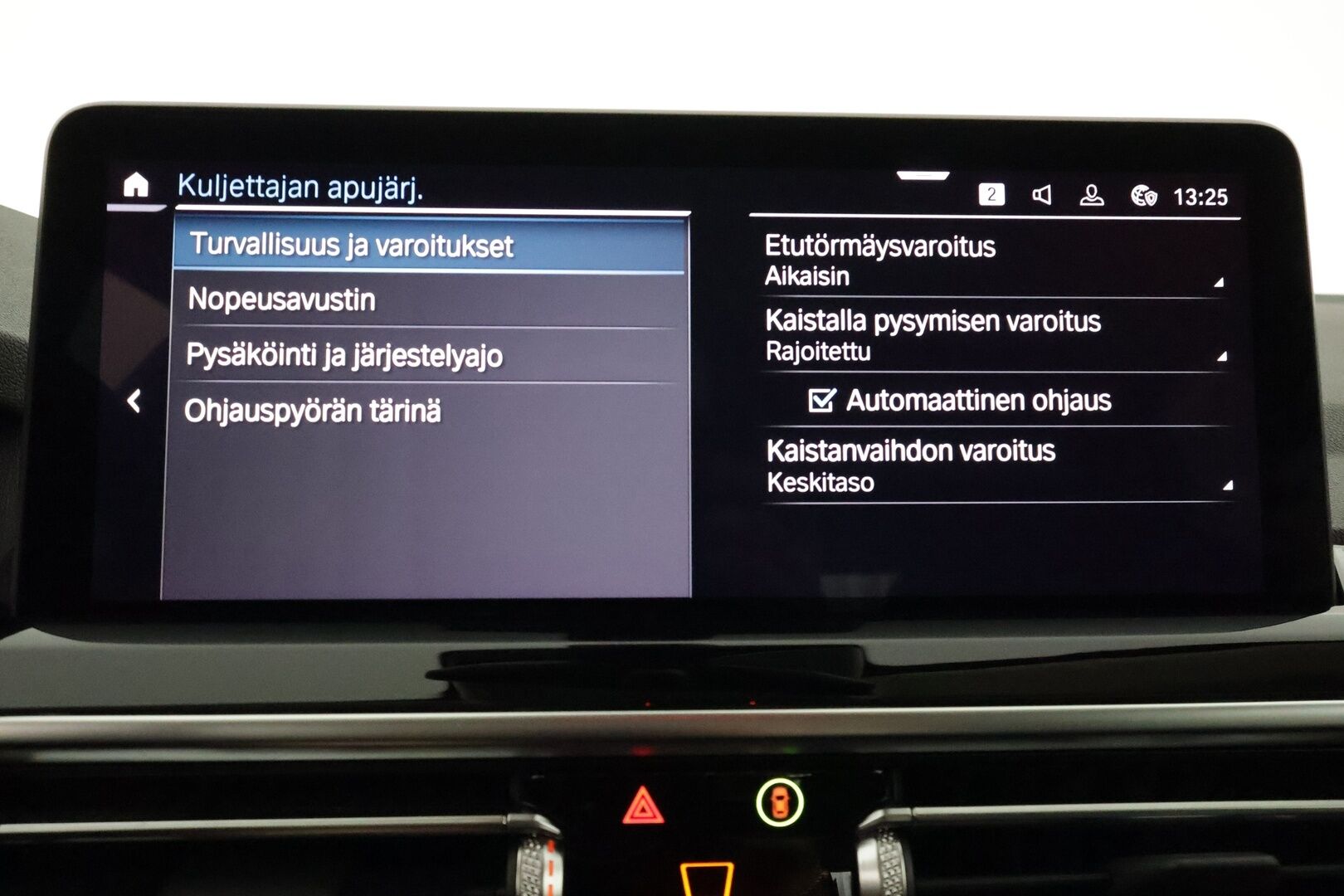 BMW X3 2022 G01 xDrive 30e A Charged Edition **1.Om Suomi-auto / 360° Kamera / Sporttipenkki Muistilla / HiFi / LED-valot / Navi** - 3,99 % KORKOTARJOUS TÄHÄN AUTOON - Akku kuntotarkastettu / Kaistavahti / Digimittaristo / KeylessGO / 2x Renkaat