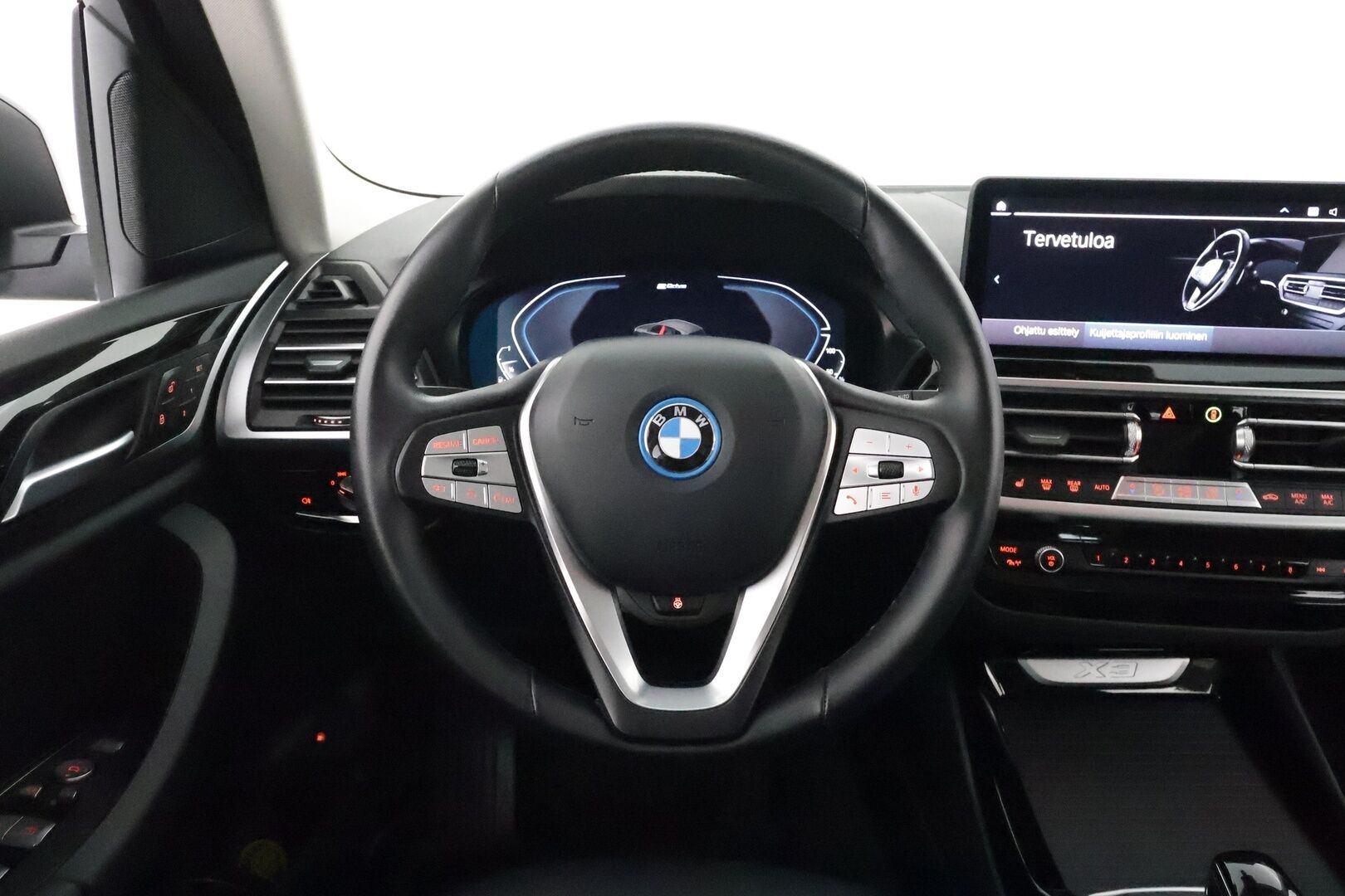 BMW X3 2022 G01 xDrive 30e A Charged Edition **1.Om Suomi-auto / 360° Kamera / Sporttipenkki Muistilla / HiFi / LED-valot / Navi** - 3,99 % KORKOTARJOUS TÄHÄN AUTOON - Akku kuntotarkastettu / Kaistavahti / Digimittaristo / KeylessGO / 2x Renkaat