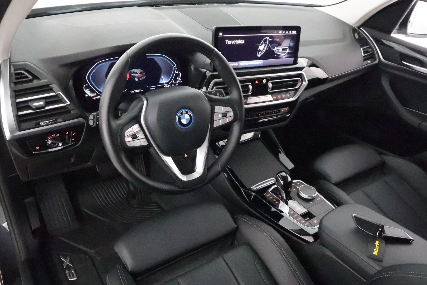 BMW X3 2022 G01 xDrive 30e A Charged Edition **1.Om Suomi-auto / 360° Kamera / Sporttipenkki Muistilla / HiFi / LED-valot / Navi** - 3,99 % KORKOTARJOUS TÄHÄN AUTOON - Akku kuntotarkastettu / Kaistavahti / Digimittaristo / KeylessGO / 2x Renkaat