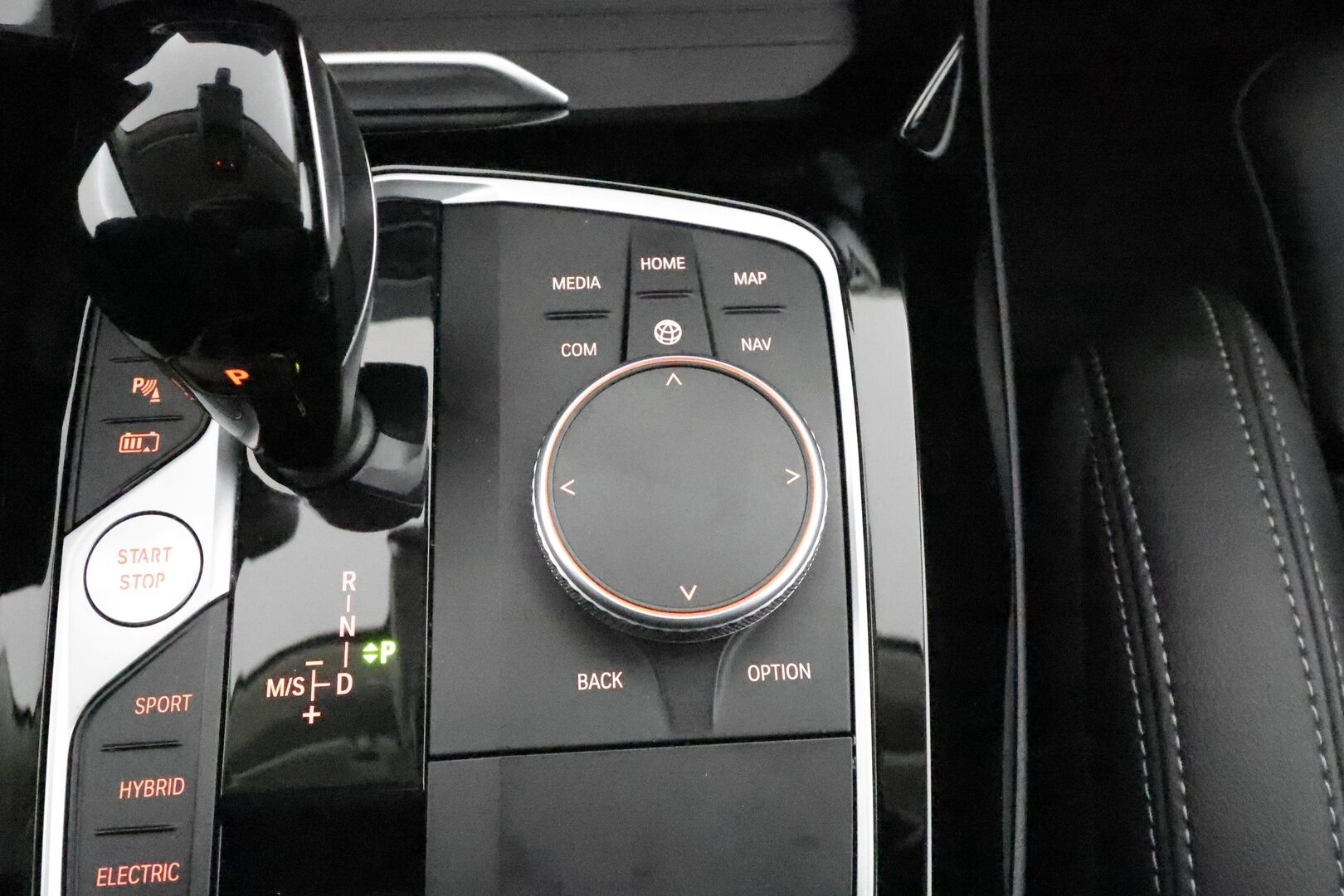 BMW X3 2022 G01 xDrive 30e A Charged Edition **1.Om Suomi-auto / 360° Kamera / Sporttipenkki Muistilla / HiFi / LED-valot / Navi** - 3,99 % KORKOTARJOUS TÄHÄN AUTOON - Akku kuntotarkastettu / Kaistavahti / Digimittaristo / KeylessGO / 2x Renkaat