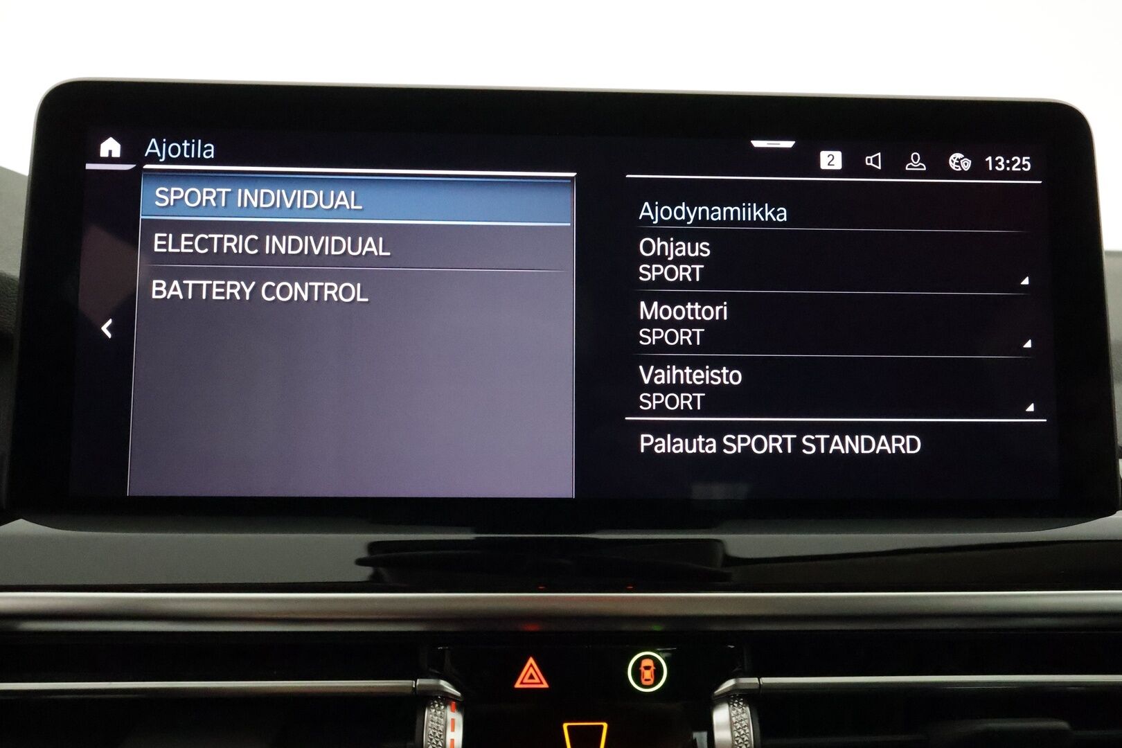 BMW X3 2022 G01 xDrive 30e A Charged Edition **1.Om Suomi-auto / 360° Kamera / Sporttipenkki Muistilla / HiFi / LED-valot / Navi** - 3,99 % KORKOTARJOUS TÄHÄN AUTOON - Akku kuntotarkastettu / Kaistavahti / Digimittaristo / KeylessGO / 2x Renkaat