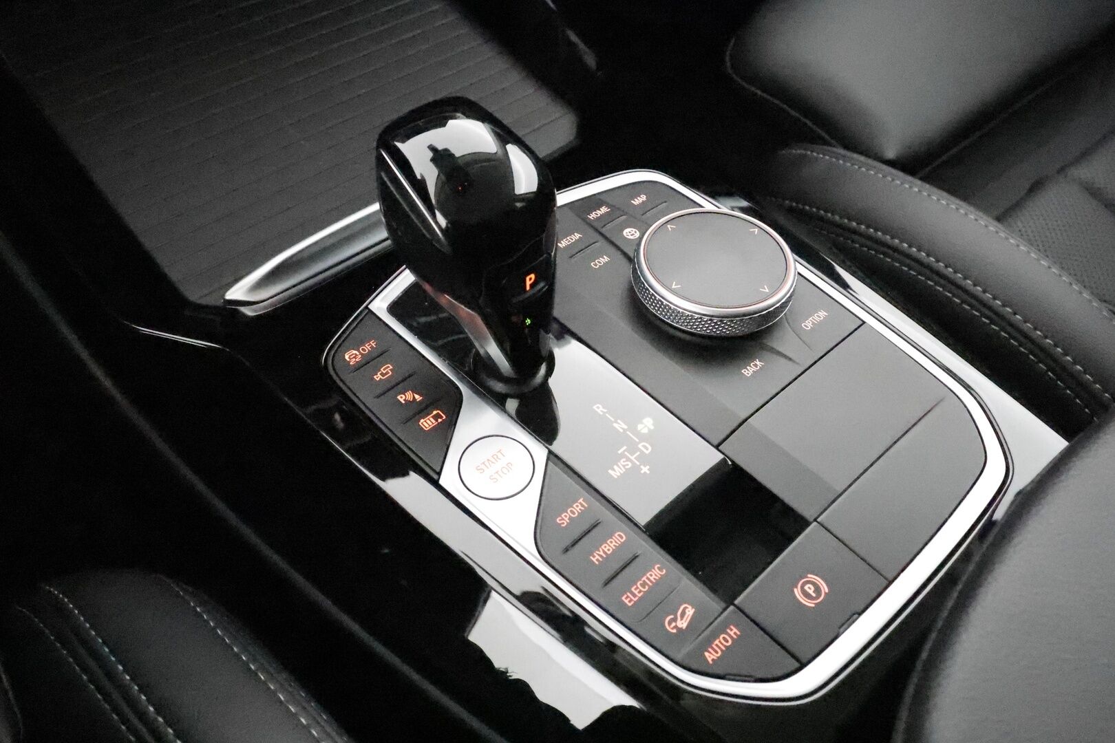 BMW X3 2022 G01 xDrive 30e A Charged Edition **1.Om Suomi-auto / 360° Kamera / Sporttipenkki Muistilla / HiFi / LED-valot / Navi** - 3,99 % KORKOTARJOUS TÄHÄN AUTOON - Akku kuntotarkastettu / Kaistavahti / Digimittaristo / KeylessGO / 2x Renkaat