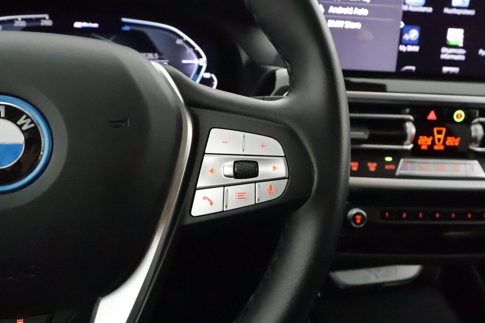 BMW X3 2022 G01 xDrive 30e A Charged Edition **1.Om Suomi-auto / 360° Kamera / Sporttipenkki Muistilla / HiFi / LED-valot / Navi** - 3,99 % KORKOTARJOUS TÄHÄN AUTOON - Akku kuntotarkastettu / Kaistavahti / Digimittaristo / KeylessGO / 2x Renkaat