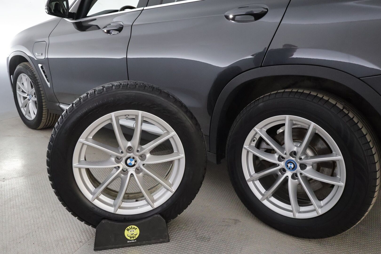 BMW X3 2022 G01 xDrive 30e A Charged Edition **1.Om Suomi-auto / 360° Kamera / Sporttipenkki Muistilla / HiFi / LED-valot / Navi** - 3,99 % KORKOTARJOUS TÄHÄN AUTOON - Akku kuntotarkastettu / Kaistavahti / Digimittaristo / KeylessGO / 2x Renkaat