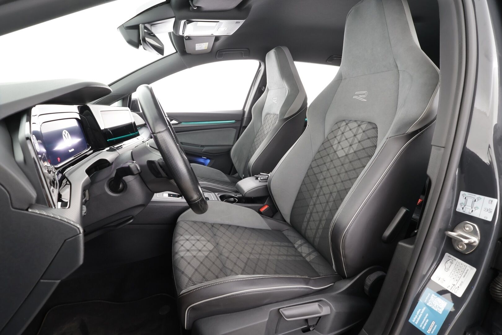 Volkswagen Golf 2022 Variant R-Line 1,5 eTSI 110 kW (MHEV) DSG-automaatti`*Adapt.vakkari / Webasto / 1om. Suomi-auto / Digimittaristo* - Kahdet renkaat / Merkkihuollettu