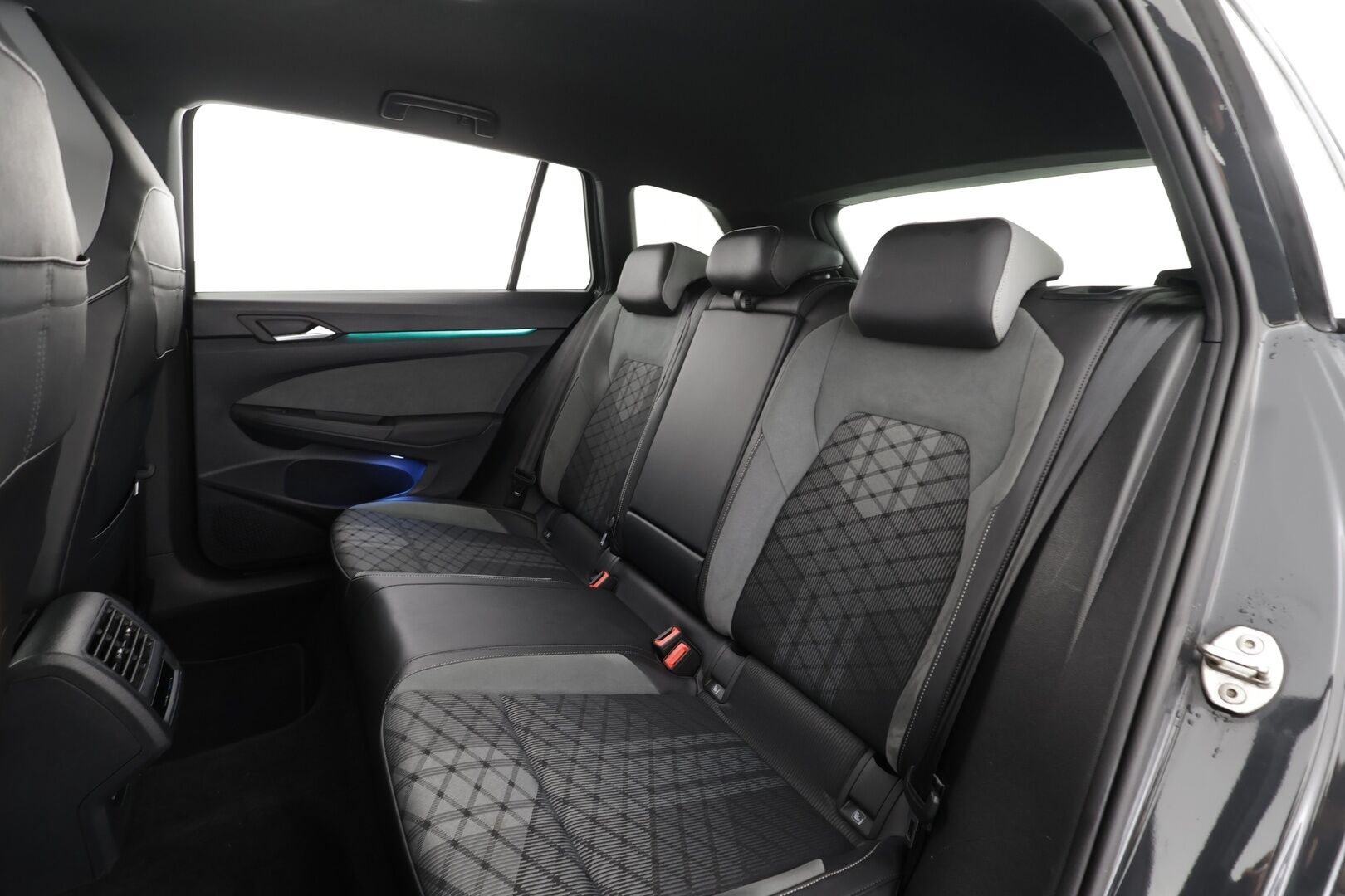 Volkswagen Golf 2022 Variant R-Line 1,5 eTSI 110 kW (MHEV) DSG-automaatti * 1om. Suomi-auto / ACC / Webasto / Digimittaristo * - Kahdet renkaat / Merkkihuollettu / Huippu siisti - HULLUT AVAJAISHULINAT KORKOTARJOUS 3,29 %