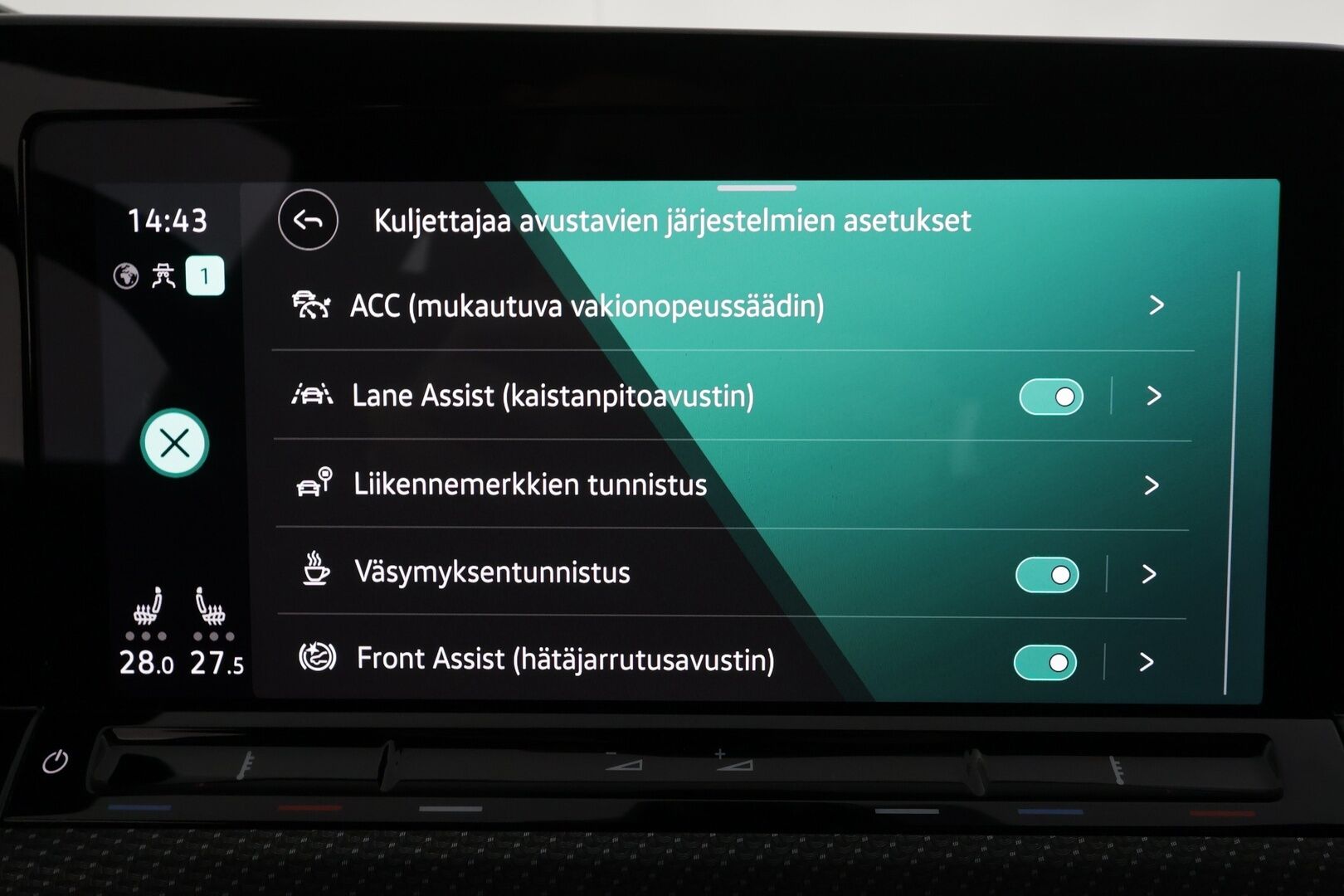 Volkswagen Golf 2022 Variant R-Line 1,5 eTSI 110 kW (MHEV) DSG-automaatti`*Adapt.vakkari / Webasto / 1om. Suomi-auto / Digimittaristo* - Kahdet renkaat / Merkkihuollettu