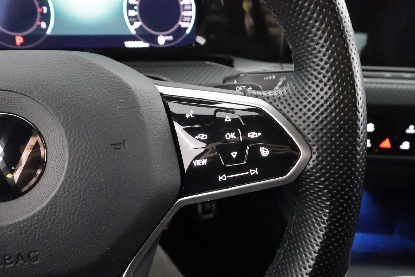 Volkswagen Golf 2022 Variant R-Line 1,5 eTSI 110 kW (MHEV) DSG-automaatti * 1om. Suomi-auto / ACC / Webasto / Digimittaristo * - Kahdet renkaat / Merkkihuollettu / Huippu siisti - HULLUT AVAJAISHULINAT KORKOTARJOUS 3,29 %