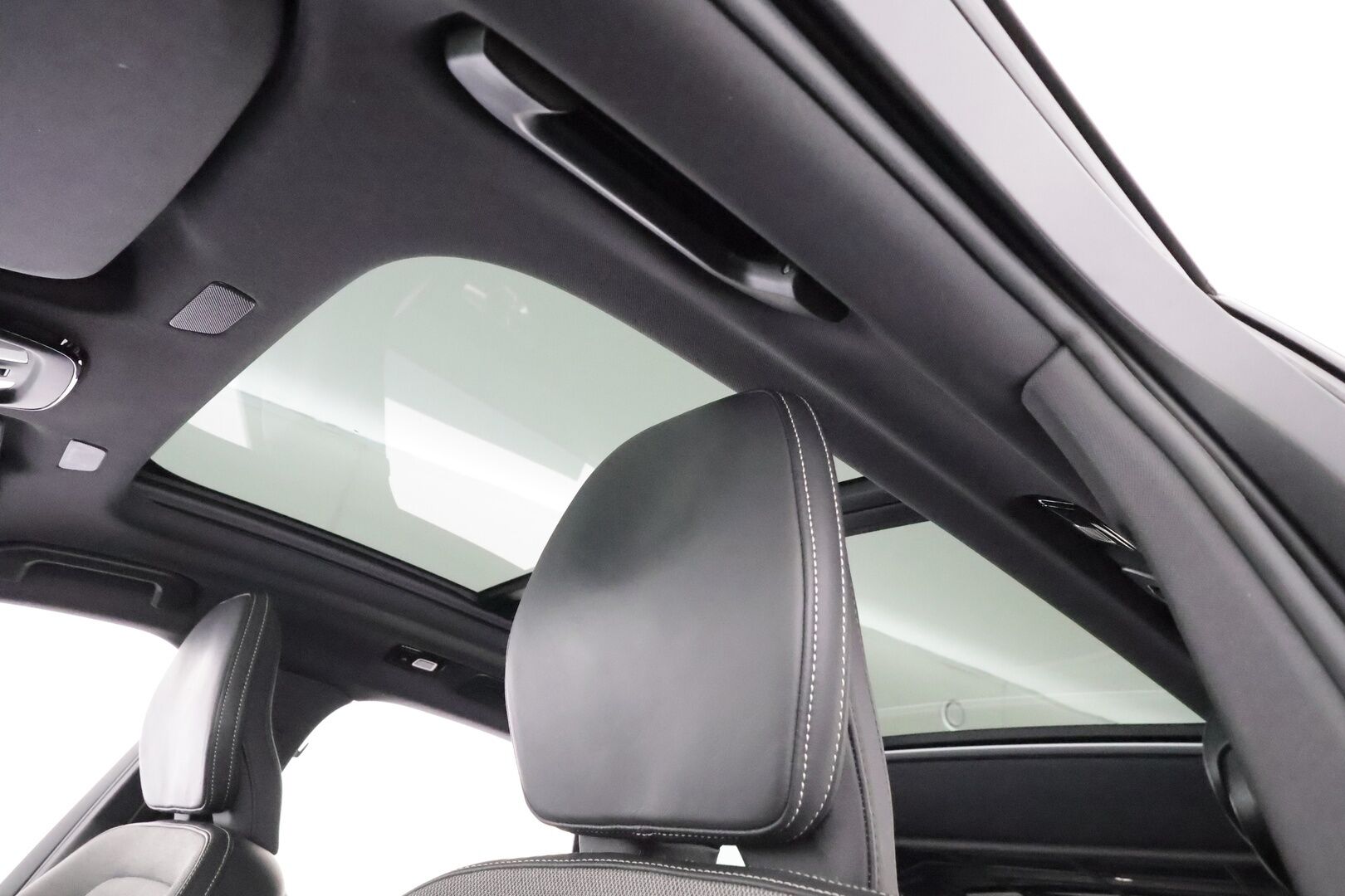 Volvo XC60 2022 T8 AWD Long Range High Performance R-Design Edition aut * ACC / Webasto / Muistipenkki / Koukku / Full LED * - Panorama / 1.Om Suomi-auto / Kahdet renkaat aluvanteilla / Merkkihuollettu