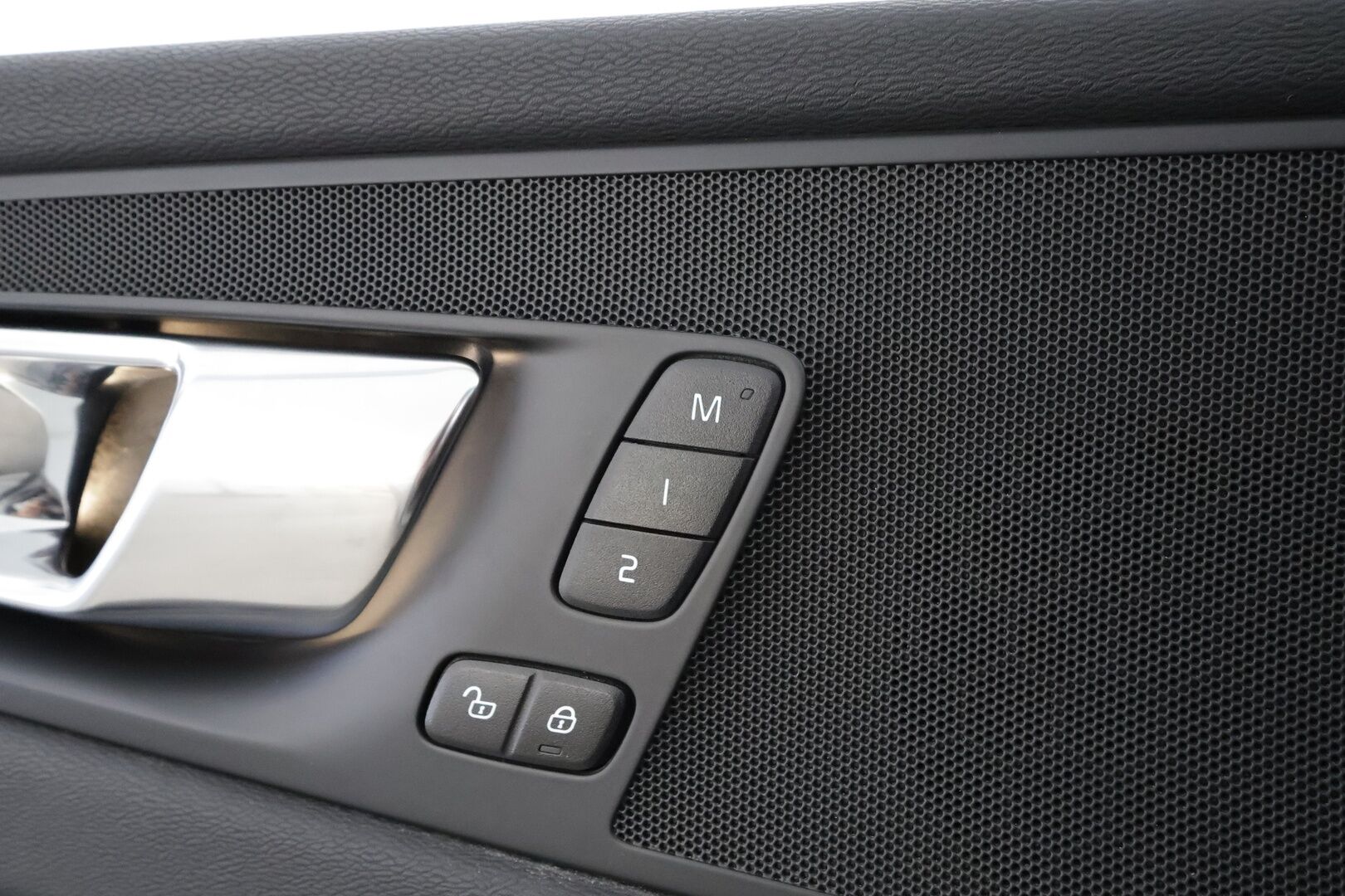 Volvo XC60 2022 T8 AWD Long Range High Performance R-Design Edition aut * ACC / Webasto / Muistipenkki / Koukku / Full LED * - Panorama / 1.Om Suomi-auto / Kahdet renkaat aluvanteilla / Merkkihuollettu