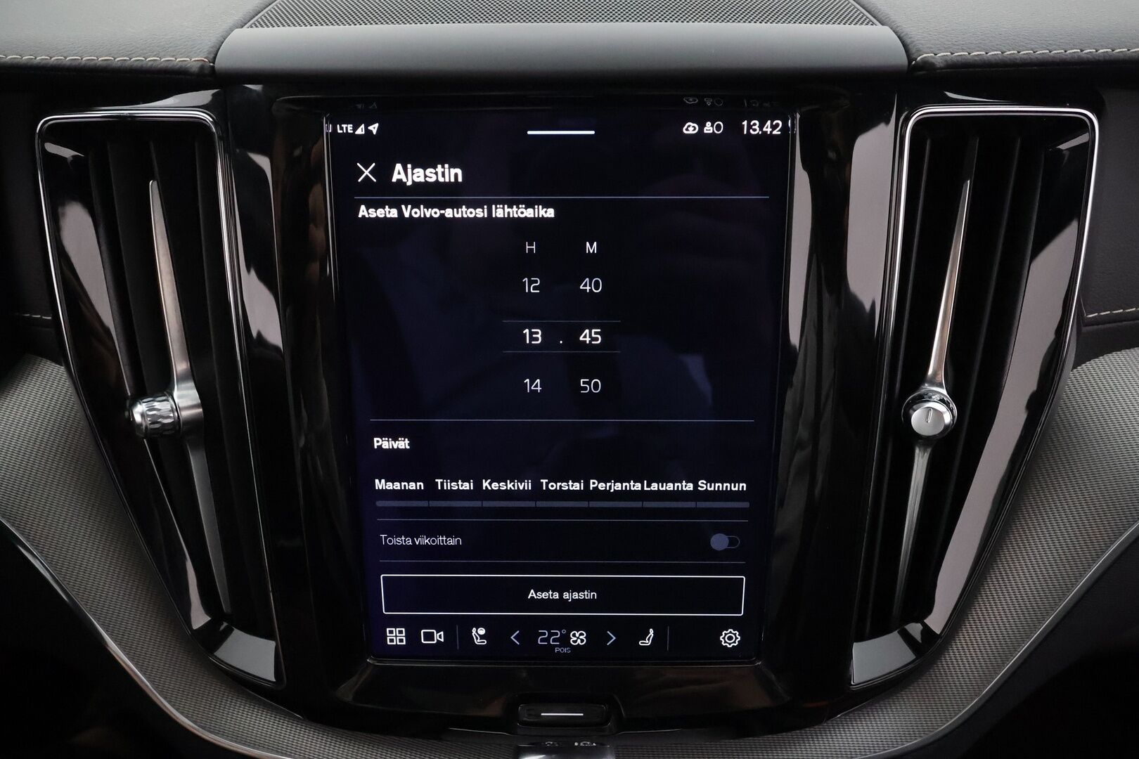 Volvo XC60 2022 T8 AWD Long Range High Performance R-Design Edition aut * ACC / Webasto / Muistipenkki / Koukku / Full LED * - Panorama / 1.Om Suomi-auto / Kahdet renkaat aluvanteilla / Merkkihuollettu