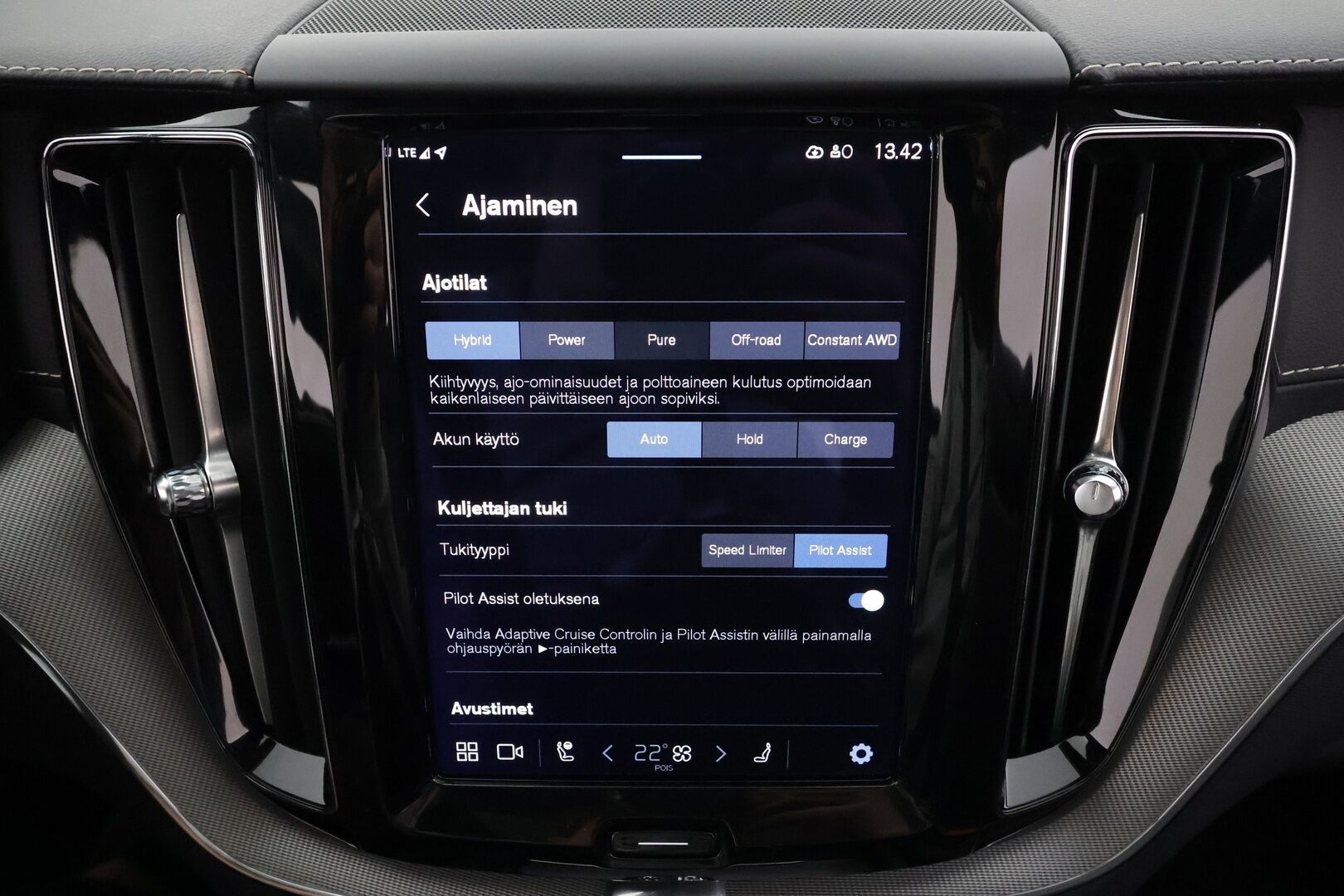 Volvo XC60 2022 T8 AWD Long Range High Performance R-Design Edition aut * ACC / Webasto / Muistipenkki / Koukku / Full LED * - Panorama / 1.Om Suomi-auto / Kahdet renkaat aluvanteilla / Merkkihuollettu