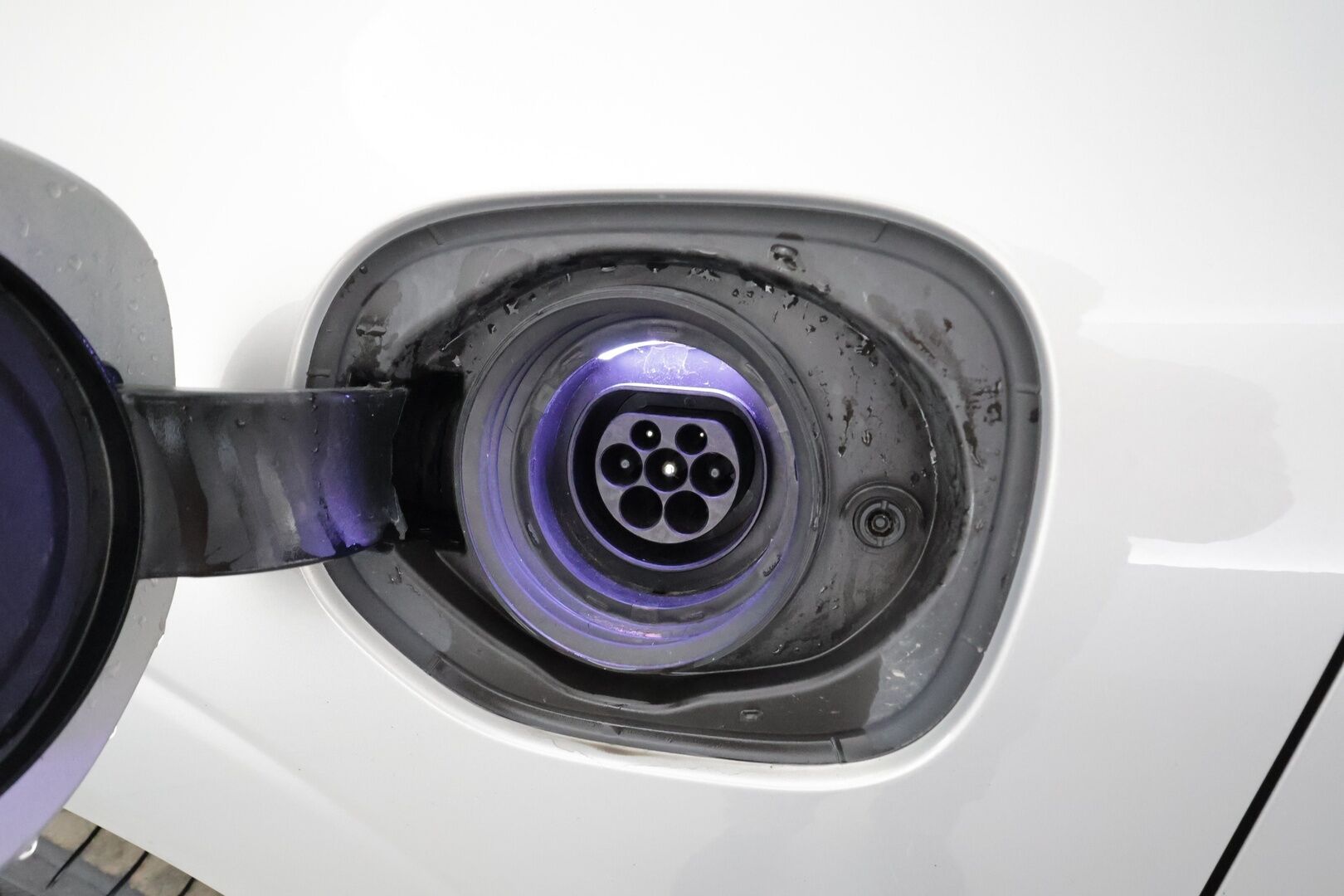 Volvo XC60 2022 T8 AWD Long Range High Performance R-Design Edition aut * ACC / Webasto / Muistipenkki / Koukku / Full LED * - Panorama / 1.Om Suomi-auto / Kahdet renkaat aluvanteilla / Merkkihuollettu