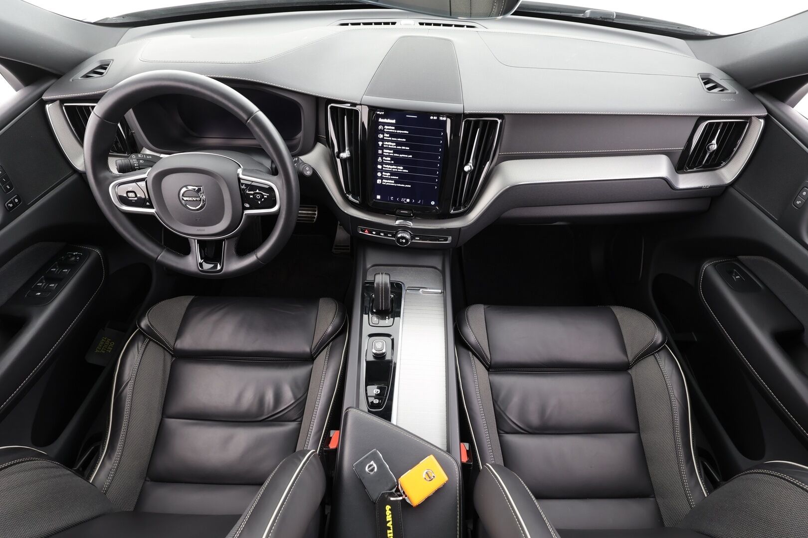 Volvo XC60 2022 T8 AWD Long Range High Performance R-Design Edition aut * ACC / Webasto / Muistipenkki / Koukku / Full LED * - Panorama / 1.Om Suomi-auto / Kahdet renkaat aluvanteilla / Merkkihuollettu