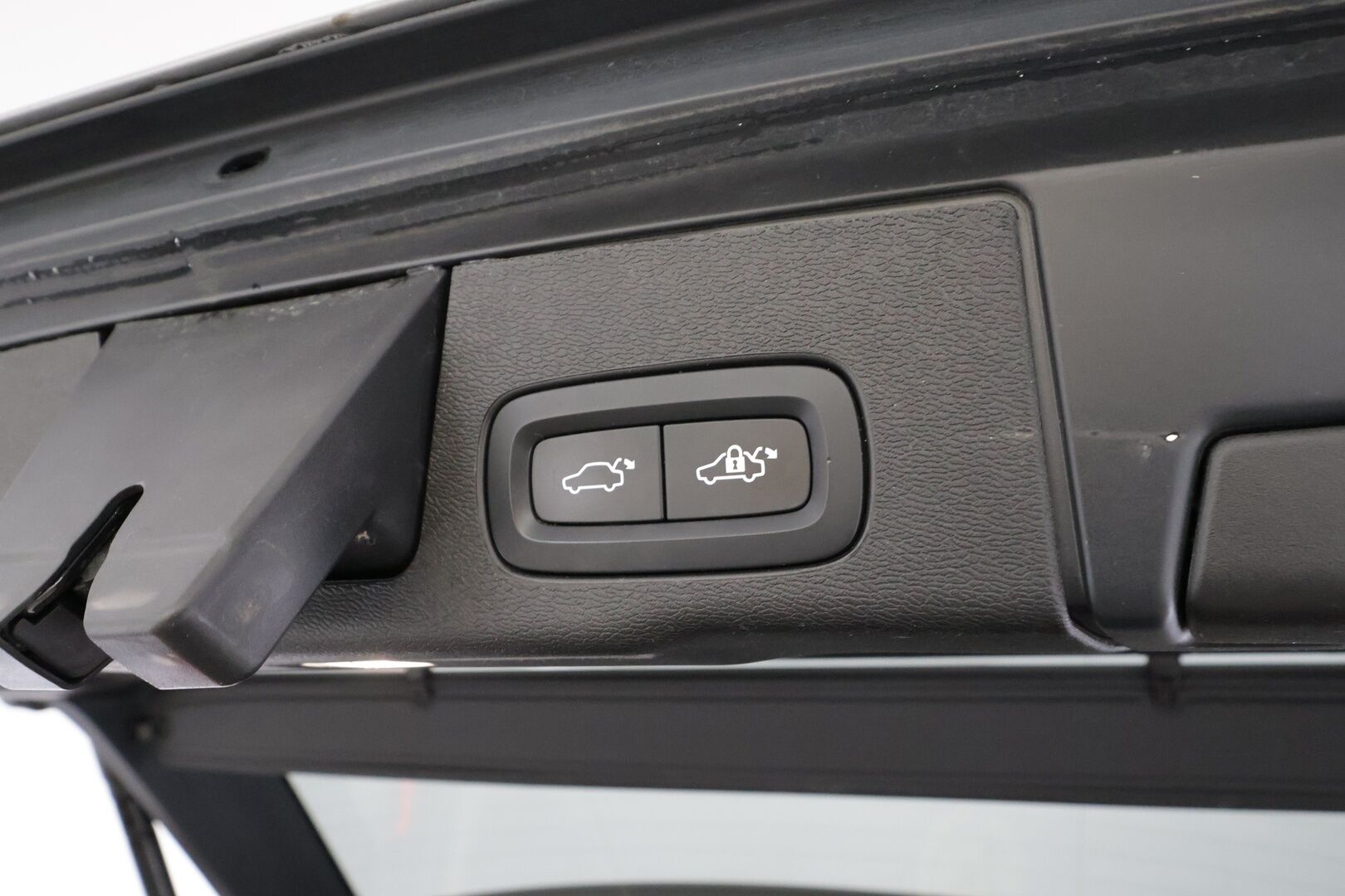 Volvo XC60 2022 T8 AWD Long Range High Performance R-Design Edition aut * ACC / Webasto / Muistipenkki / Koukku / Full LED * - Panorama / 1.Om Suomi-auto / Kahdet renkaat aluvanteilla / Merkkihuollettu