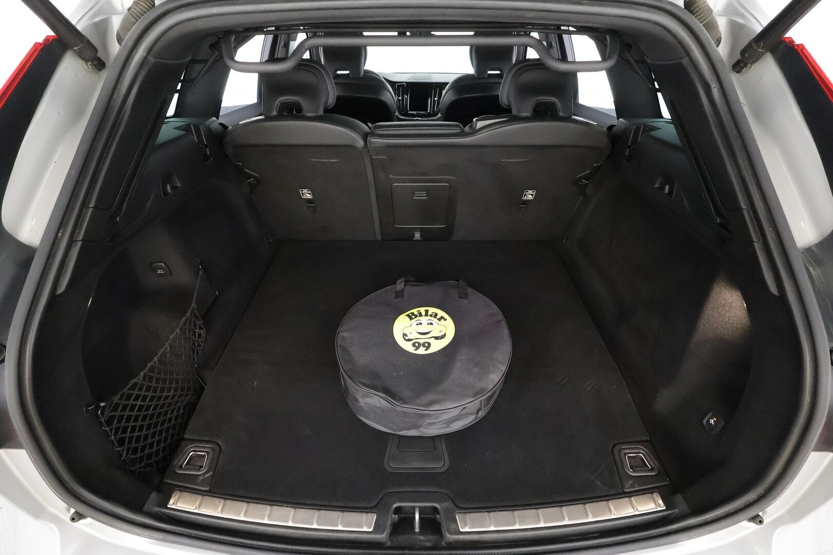 Volvo XC60 2022 T8 AWD Long Range High Performance R-Design Edition aut * ACC / Webasto / Muistipenkki / Koukku / Full LED * - Panorama / 1.Om Suomi-auto / Kahdet renkaat aluvanteilla / Merkkihuollettu