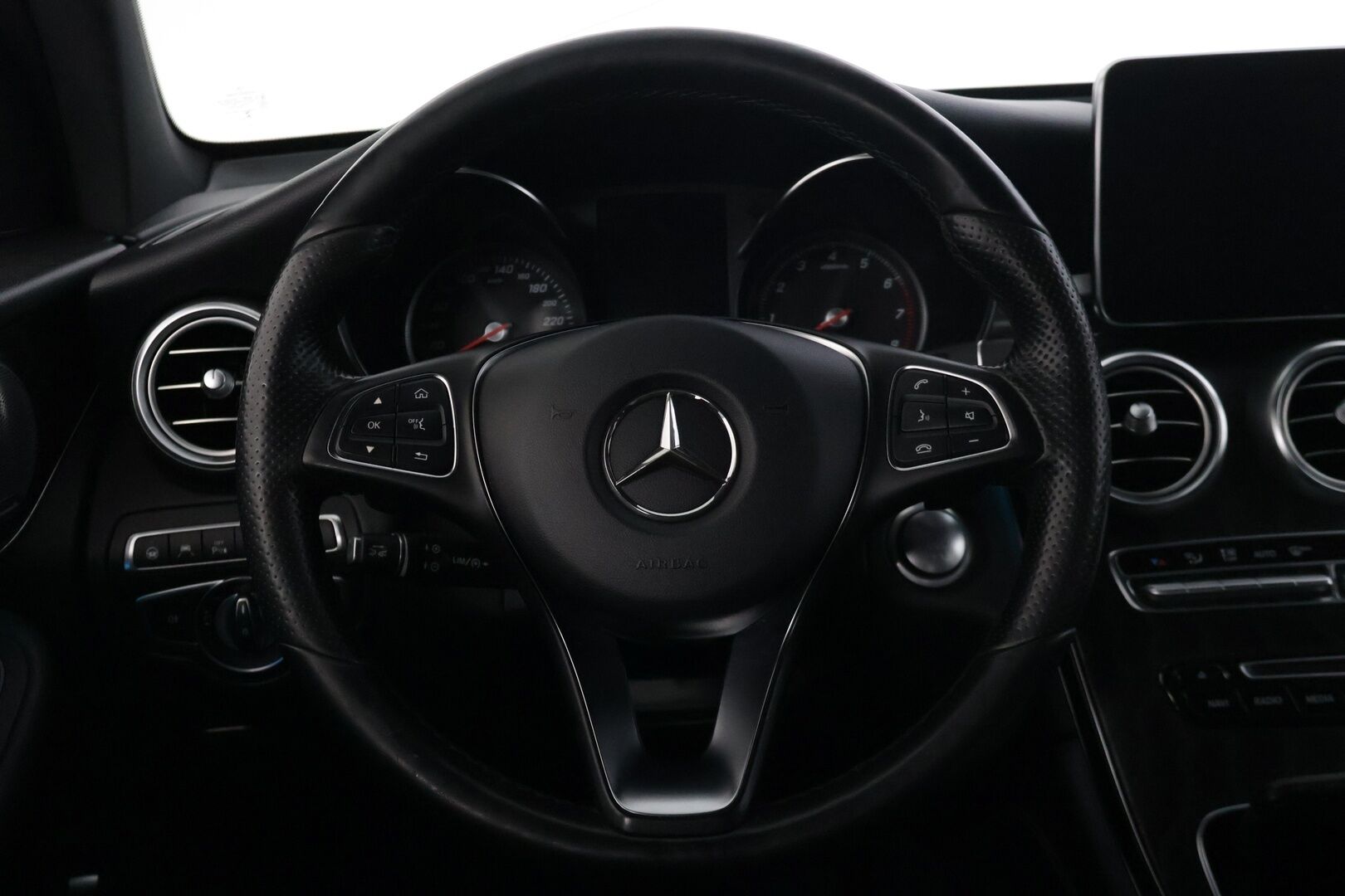 Mercedes-Benz GLC 2017 GLC 350 e 4MATIC Viistoperä (AB) 5ov 1991cm3 A - | Burmester | DTR+Q | 360° | Nahkasisusta | Muistipenkit | HUD | Ambient-light | Keyless Go | Airmatic |