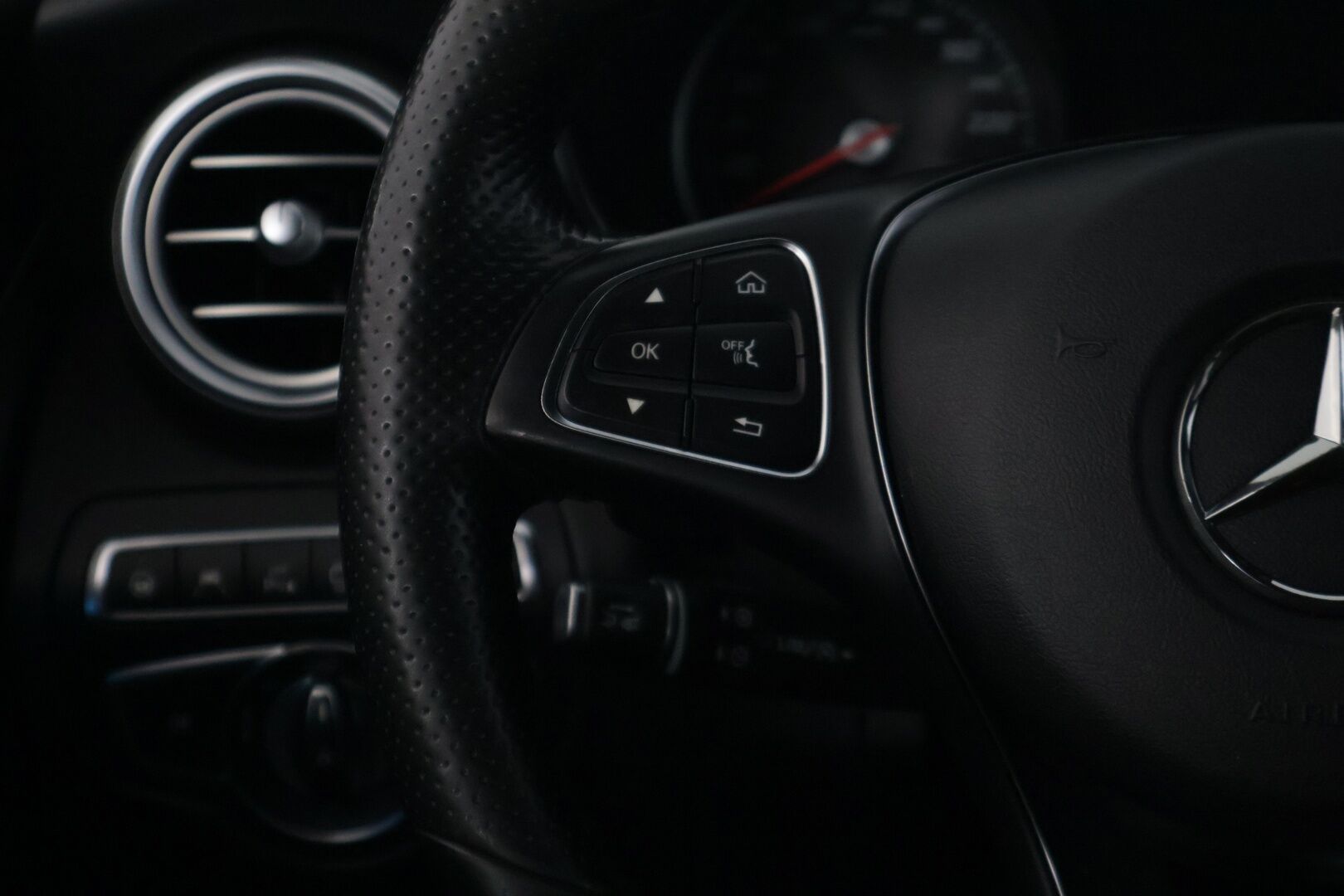 Mercedes-Benz GLC 2017 GLC 350 e 4MATIC Viistoperä (AB) 5ov 1991cm3 A - | Burmester | DTR+Q | 360° | Nahkasisusta | Muistipenkit | HUD | Ambient-light | Keyless Go | Airmatic |