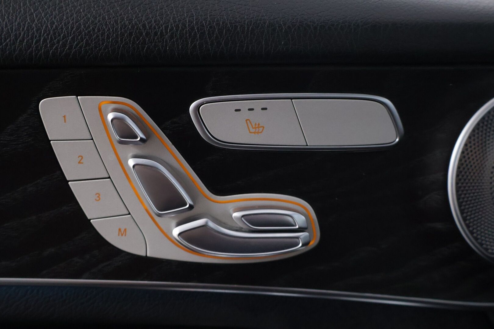 Mercedes-Benz GLC 2017 GLC 350 e 4MATIC Viistoperä (AB) 5ov 1991cm3 A - | Burmester | DTR+Q | 360° | Nahkasisusta | Muistipenkit | HUD | Ambient-light | Keyless Go | Airmatic |