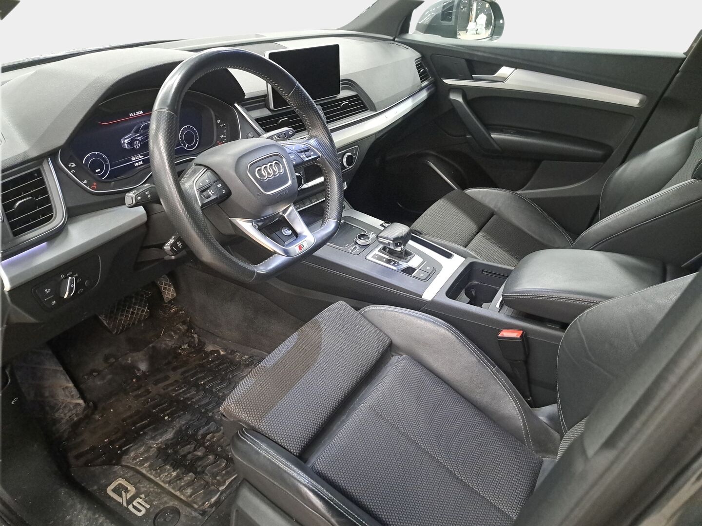 Audi Q5 2020 Launch Edition S-Line 55 TFSI e quattro S tronic S-line *ACC / FlatBottom / P. Kamera / BLIS / Sähköpenkki* - Juuri saapunut! 