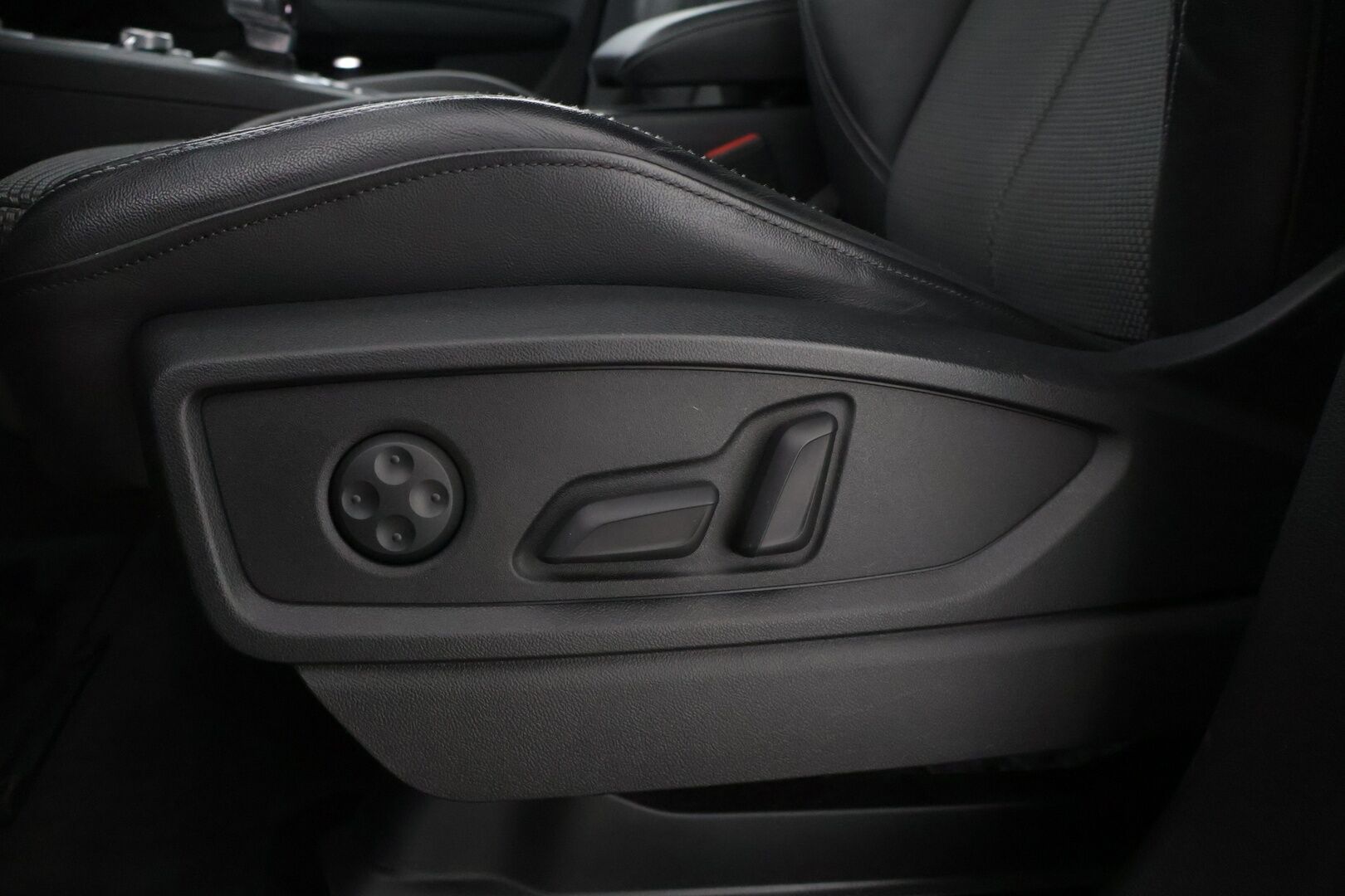 Audi Q5 2020 S-Line 55 TFSI e quattro S tronic *ACC / FlatBottom / Digimittaristo / P. Kamera / BLIS / Sähköpenkki* - Juuri saapunut! - HULLUT AVAJAISHULINAT KORKOTARJOUS 3,29 %