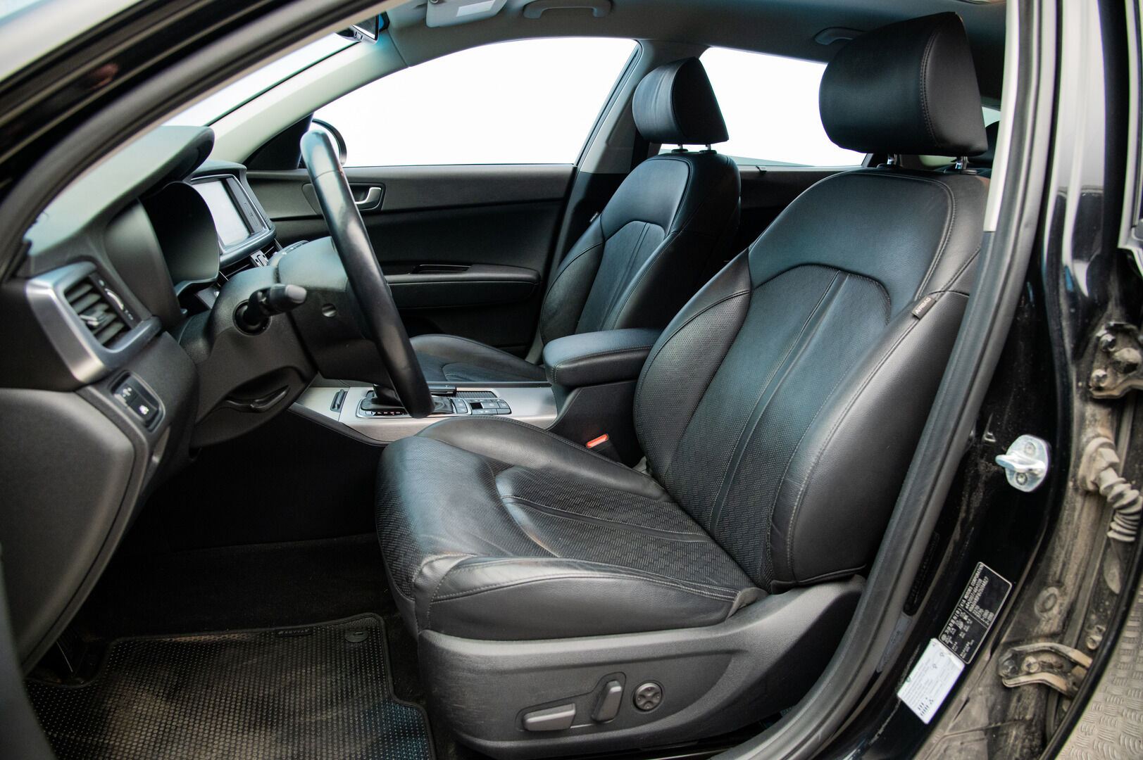 Kia Optima 2018 2,0 GDI PHEV Business Premium A/T *Ilmastoidut Nahat / Harman/Kardon / Adapt. Vakkari / P-kamera / Ratinlämmitin* - Muistipenkki / Navi / Keyless / Hyvä huoltohistoria / Kahdet renkaat aluvanteilla - HULLUT JOULUT KORKOTARJOUS 2,49% 