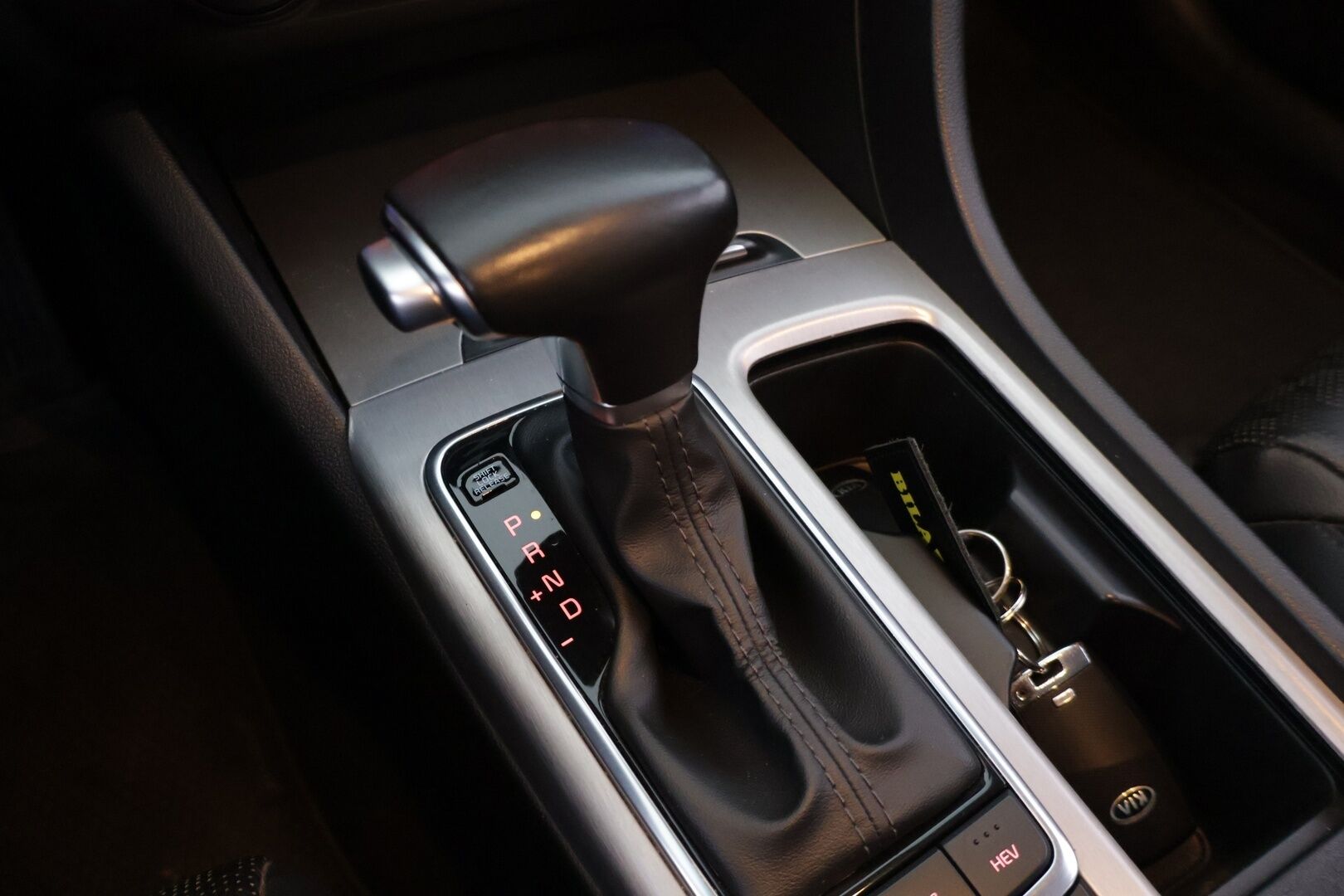 Kia Optima 2018 2,0 GDI PHEV Business Premium A/T *Ilmastoidut Nahat / Harman/Kardon / Adapt. Vakkari / P-kamera / Ratinlämmitin* - Muistipenkki / Navi / Keyless / Hyvä huoltohistoria / Kahdet renkaat aluvanteilla - HULLUT VÄLIPÄIVÄT KORKOTARJOUS 2,49%