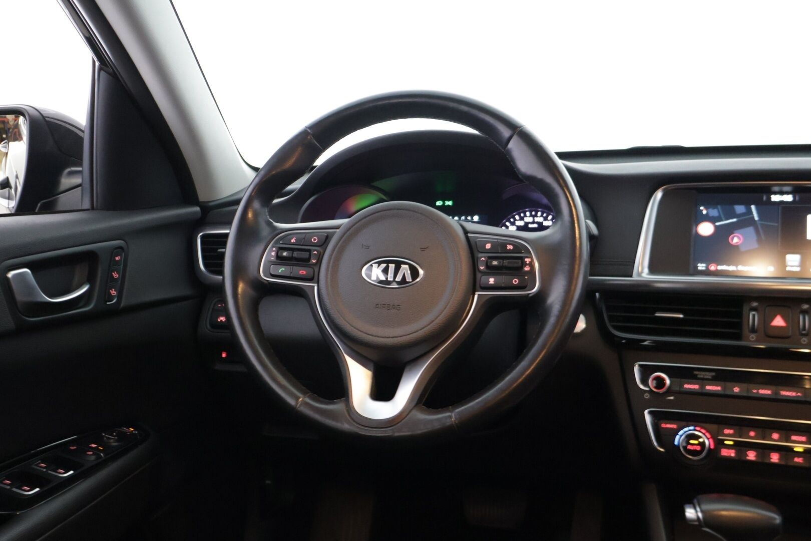 Kia Optima 2018 2,0 GDI PHEV Business Premium A/T *Ilmastoidut Nahat / Harman/Kardon / Adapt. Vakkari / P-kamera / Ratinlämmitin* - Muistipenkki / Navi / Keyless / Hyvä huoltohistoria / Kahdet renkaat aluvanteilla - HULLUT VÄLIPÄIVÄT KORKOTARJOUS 2,49%