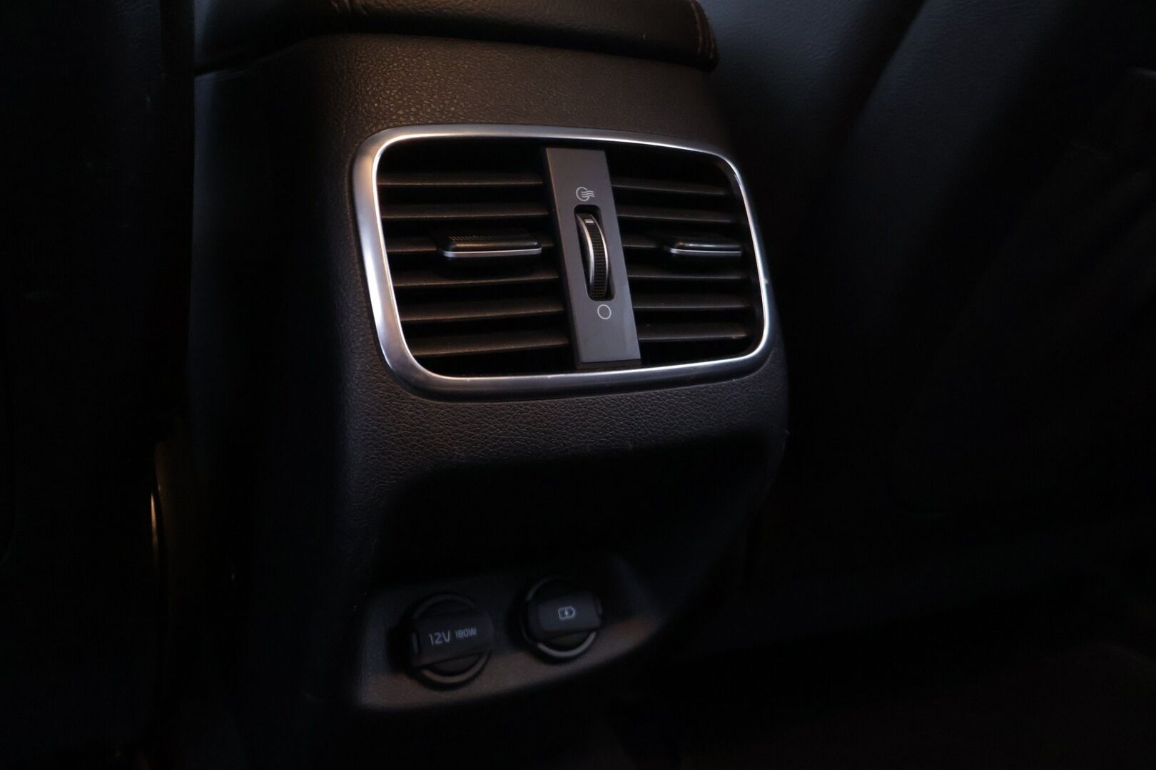 Kia Optima 2018 2,0 GDI PHEV Business Premium A/T *Ilmastoidut Nahat / Harman/Kardon / Adapt. Vakkari / P-kamera / Ratinlämmitin* - Muistipenkki / Navi / Keyless / Hyvä huoltohistoria / Kahdet renkaat aluvanteilla - HULLUT VÄLIPÄIVÄT KORKOTARJOUS 2,49%