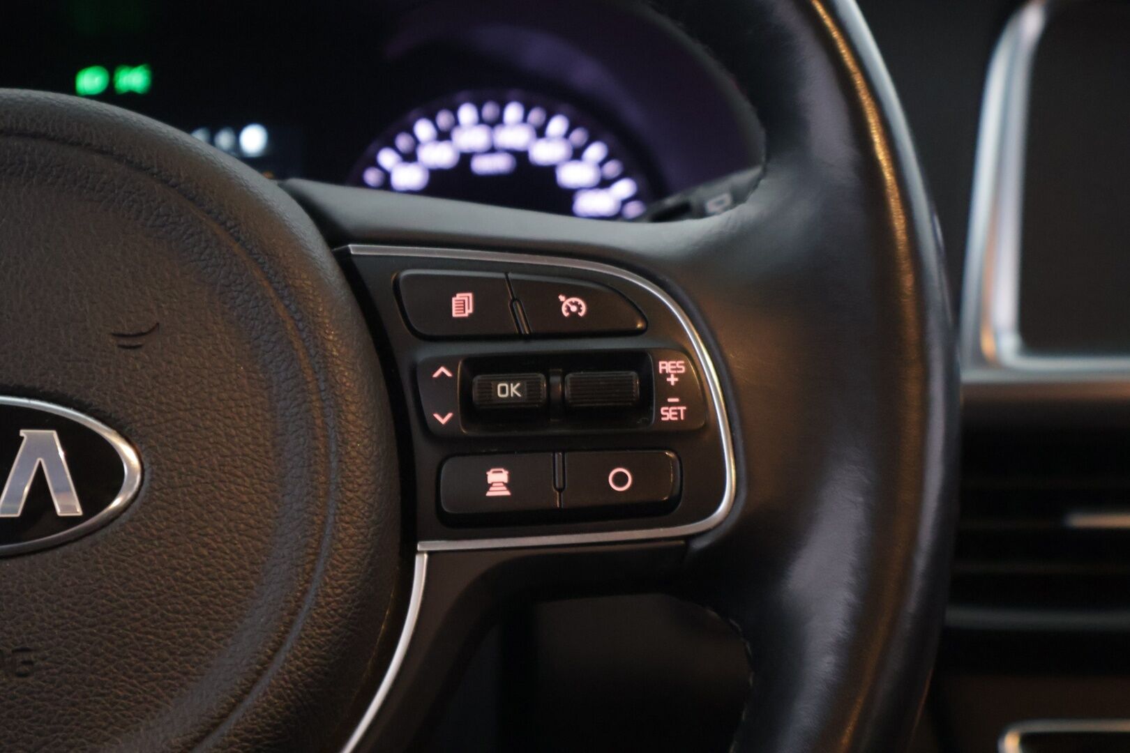 Kia Optima 2018 2,0 GDI PHEV Business Premium A/T *Ilmastoidut Nahat / Harman/Kardon / Adapt. Vakkari / P-kamera / Ratinlämmitin* - Muistipenkki / Navi / Keyless / Hyvä huoltohistoria / Kahdet renkaat aluvanteilla