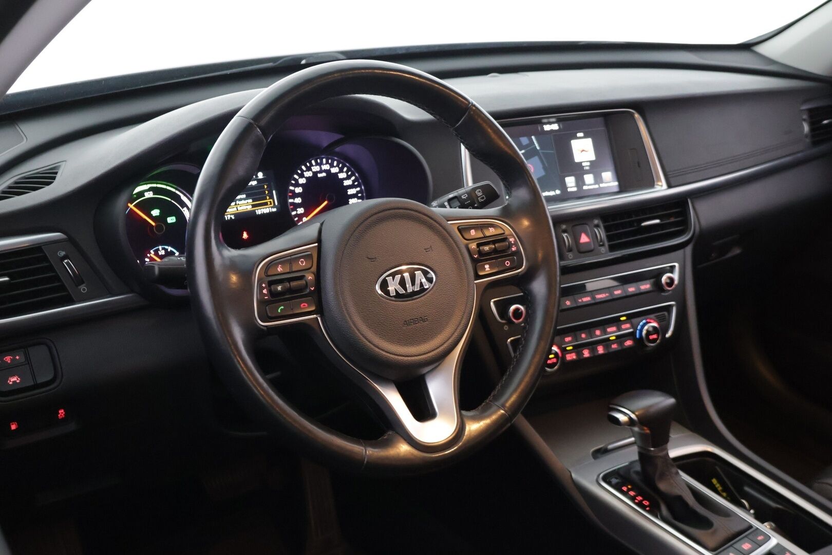 Kia Optima 2018 2,0 GDI PHEV Business Premium A/T *Ilmastoidut Nahat / Harman/Kardon / Adapt. Vakkari / P-kamera / Ratinlämmitin* - Muistipenkki / Navi / Keyless / Hyvä huoltohistoria / Kahdet renkaat aluvanteilla - HULLUT VÄLIPÄIVÄT KORKOTARJOUS 2,49%