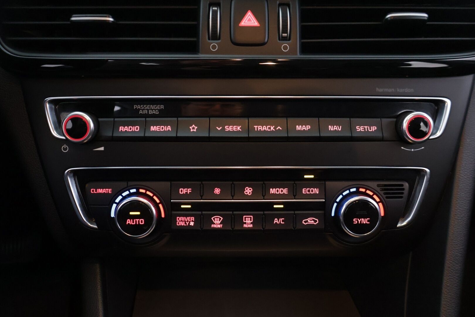 Kia Optima 2018 2,0 GDI PHEV Business Premium A/T *Ilmastoidut Nahat / Harman/Kardon / Adapt. Vakkari / P-kamera / Ratinlämmitin* - Muistipenkki / Navi / Keyless / Hyvä huoltohistoria / Kahdet renkaat aluvanteilla - HULLUT VÄLIPÄIVÄT KORKOTARJOUS 2,49%