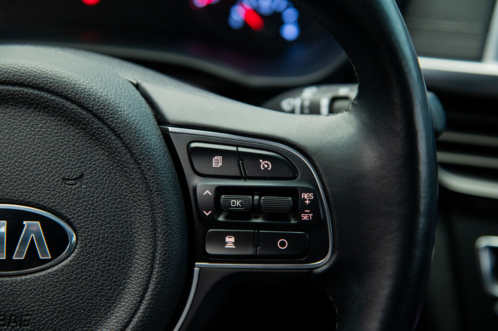 Kia Optima 2018 2,0 GDI PHEV Business Premium A/T *Ilmastoidut Nahat / Harman/Kardon / Adapt. Vakkari / P-kamera / Ratinlämmitin* - Muistipenkki / Navi / Keyless / Hyvä huoltohistoria / Kahdet renkaat aluvanteilla - HULLUT JOULUT KORKOTARJOUS 2,49% 