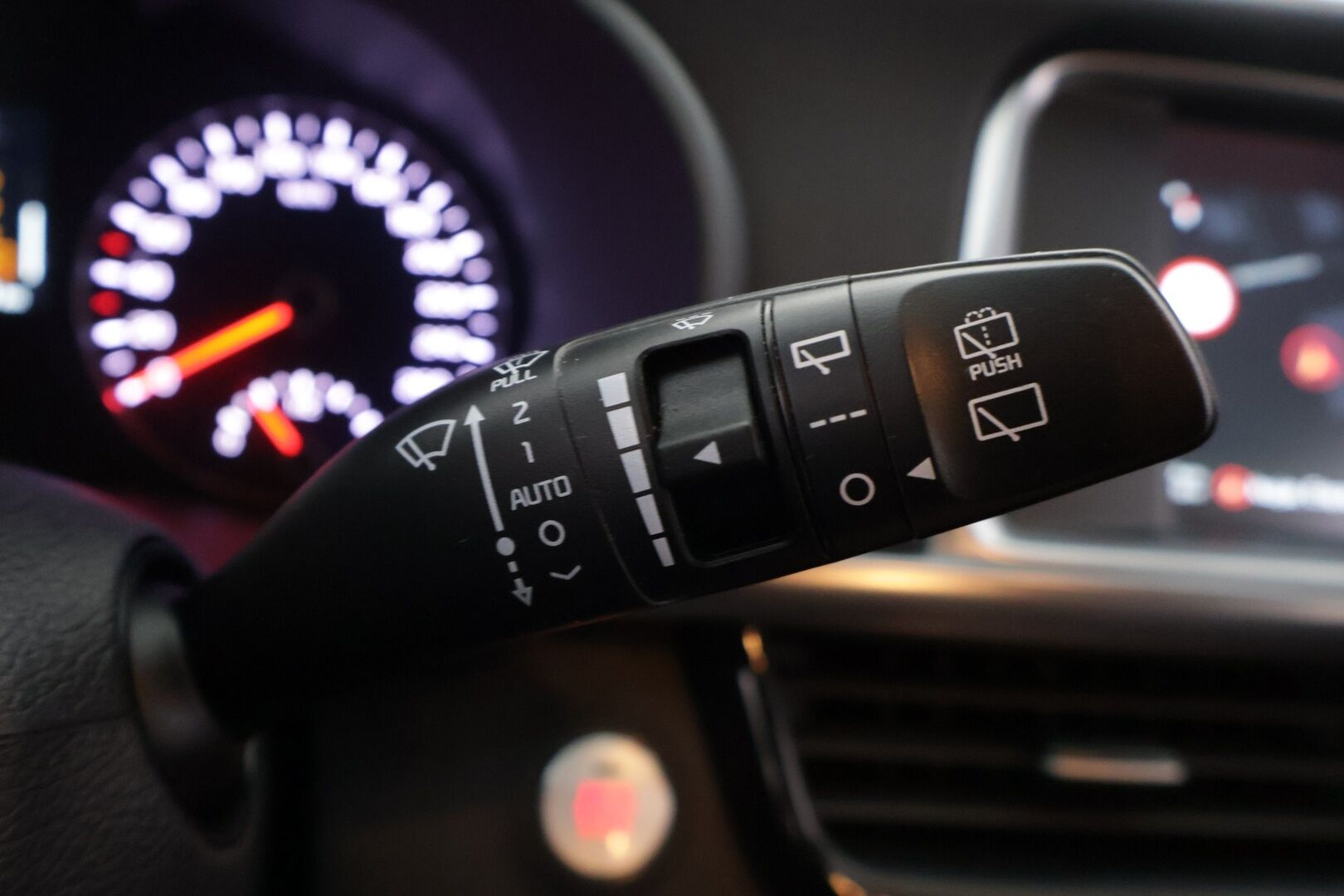 Kia Optima 2018 2,0 GDI PHEV Business Premium A/T *Ilmastoidut Nahat / Harman/Kardon / Adapt. Vakkari / P-kamera / Ratinlämmitin* - Muistipenkki / Navi / Keyless / Hyvä huoltohistoria / Kahdet renkaat aluvanteilla - HULLUT VÄLIPÄIVÄT KORKOTARJOUS 2,49%