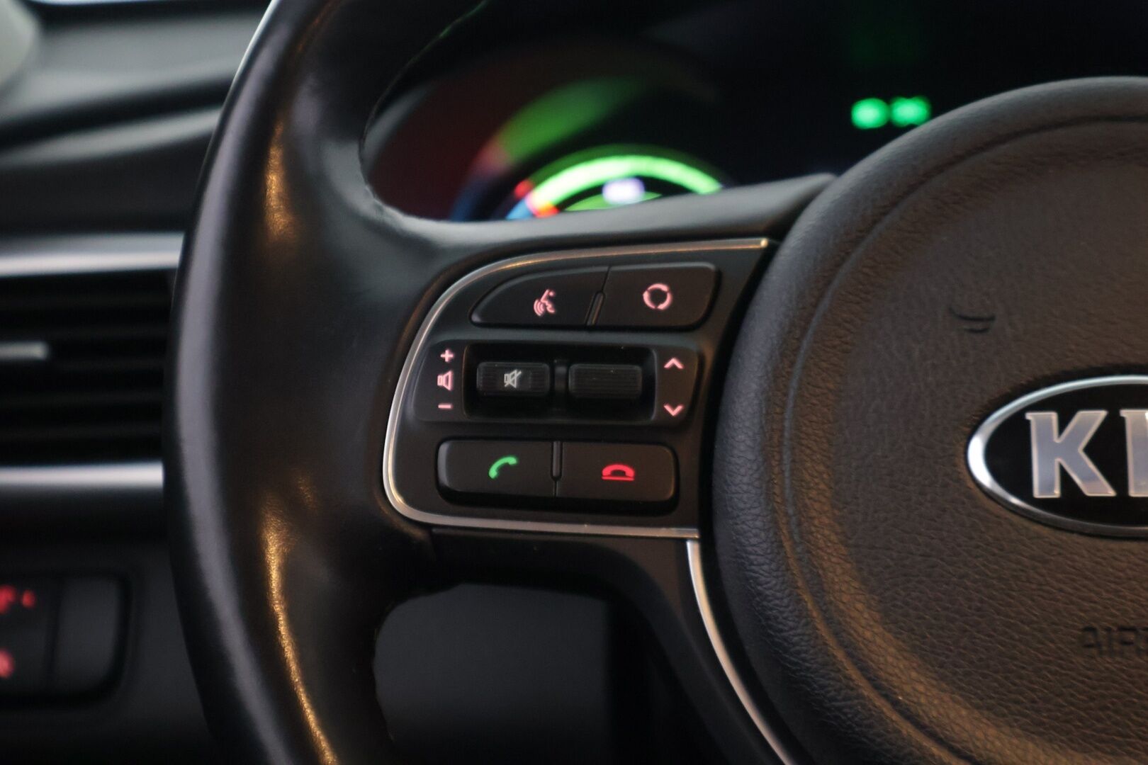 Kia Optima 2018 2,0 GDI PHEV Business Premium A/T *Ilmastoidut Nahat / Harman/Kardon / Adapt. Vakkari / P-kamera / Ratinlämmitin* - Muistipenkki / Navi / Keyless / Hyvä huoltohistoria / Kahdet renkaat aluvanteilla - HULLUT VÄLIPÄIVÄT KORKOTARJOUS 2,49%